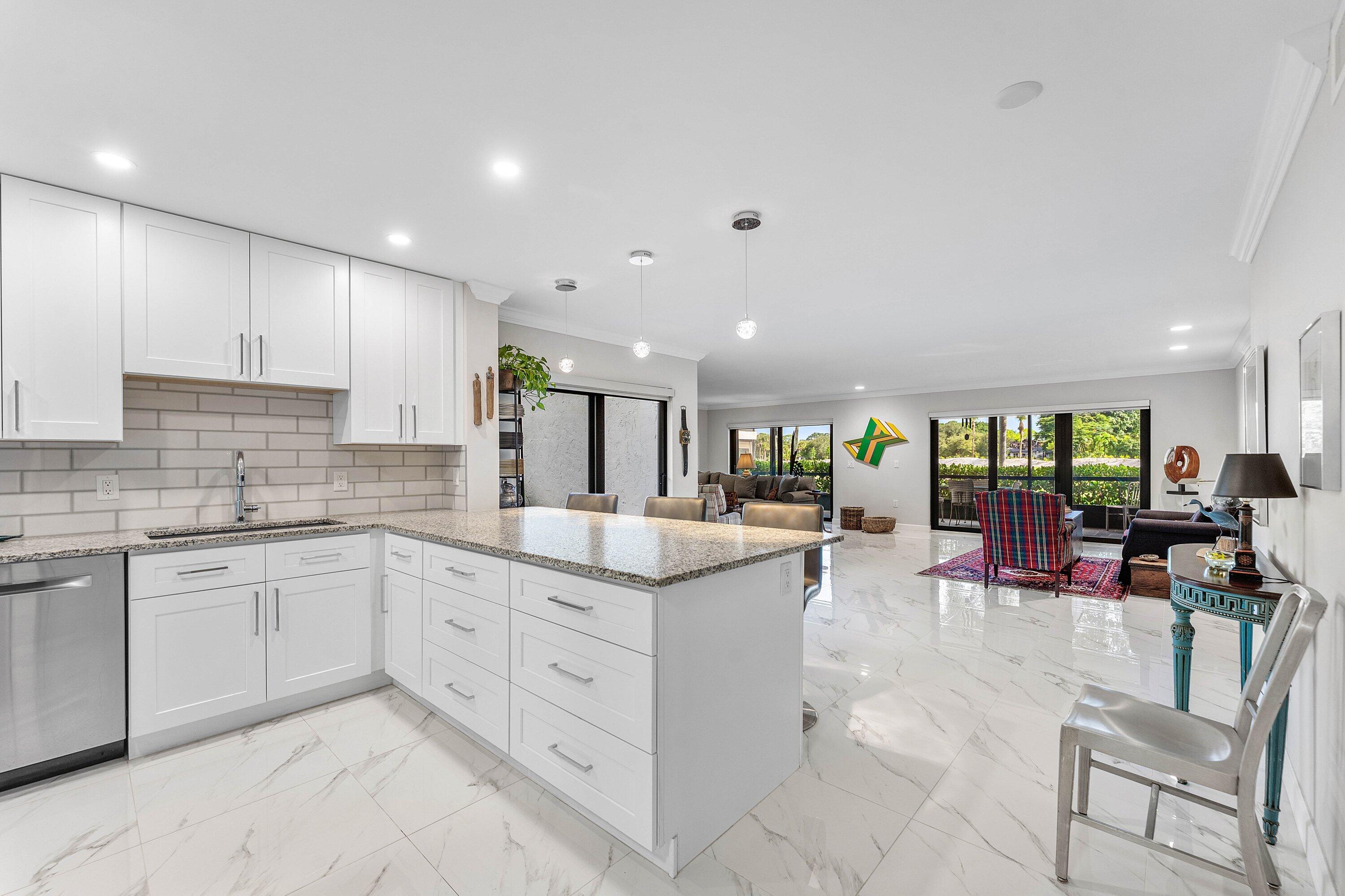 12 Stratford Drive E A