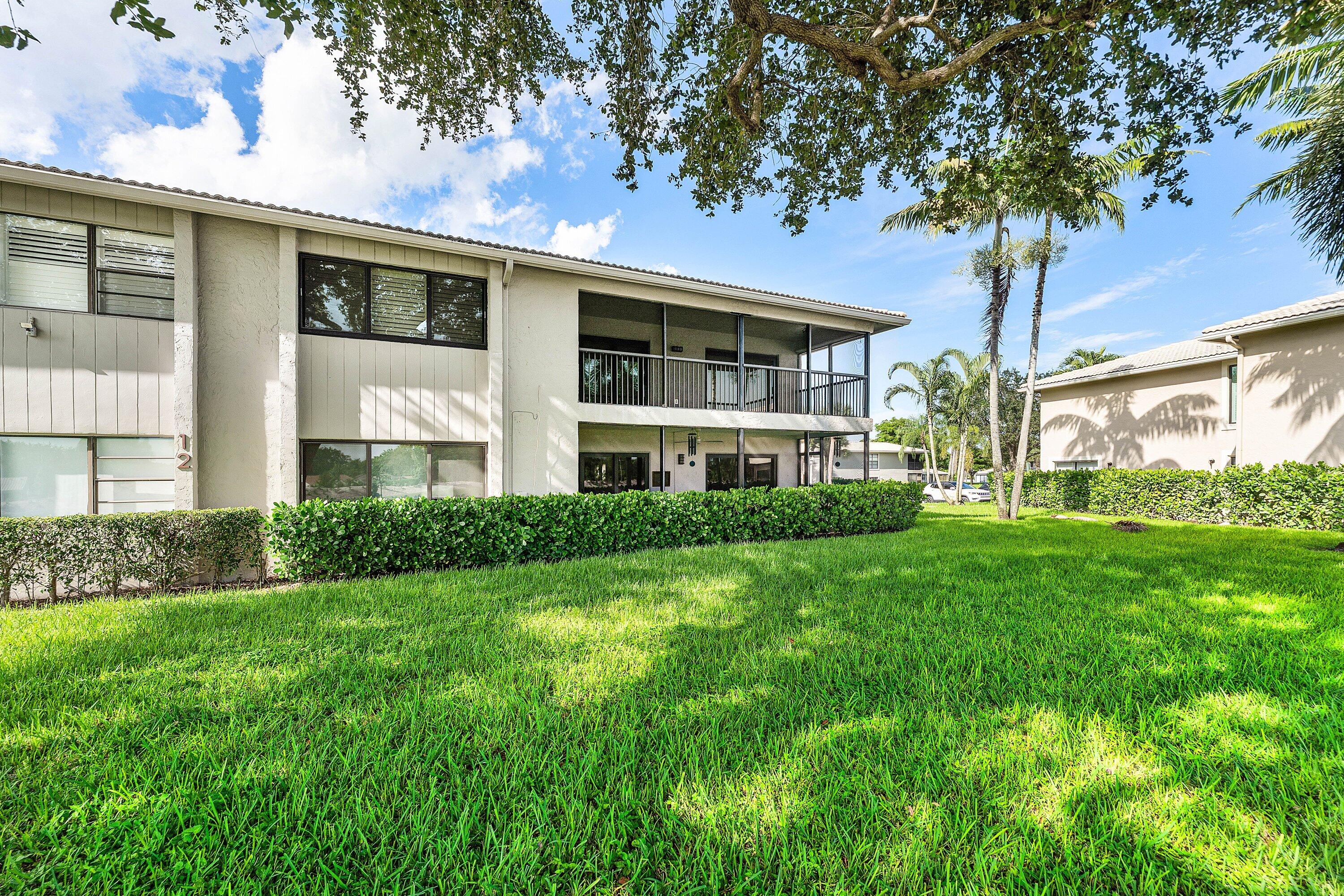 12 Stratford Drive E A