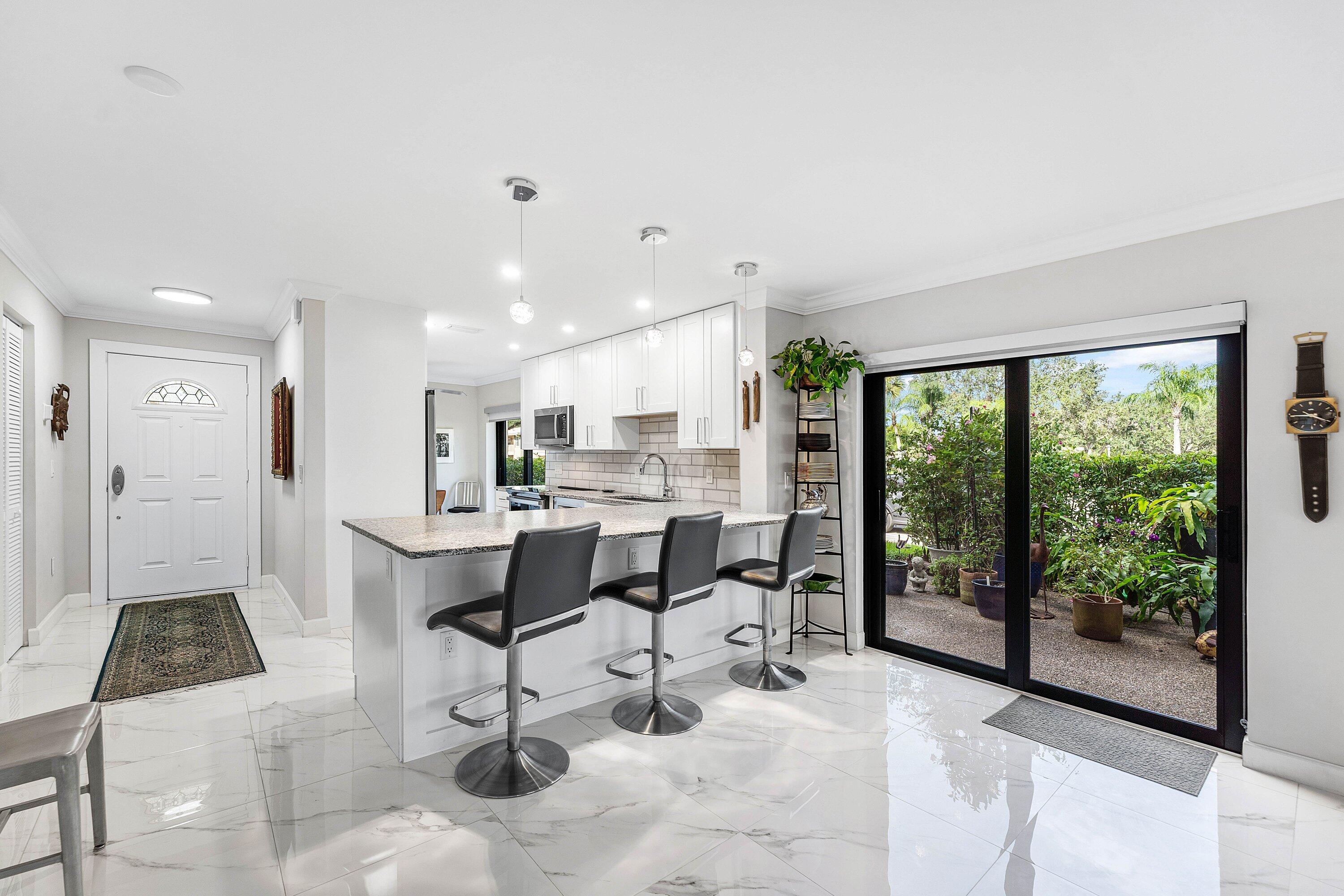 12 Stratford Drive E A
