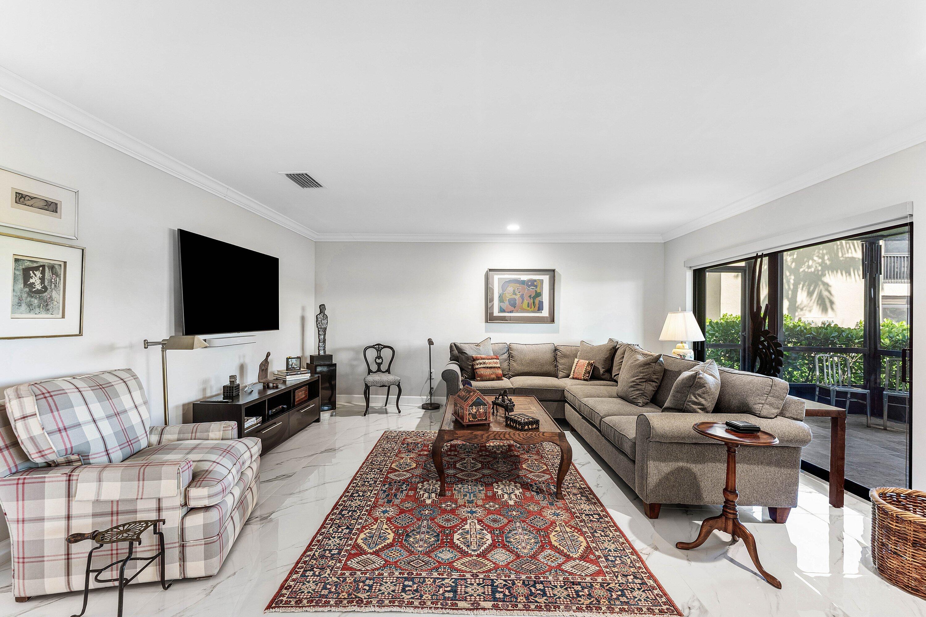 12 Stratford Drive E A
