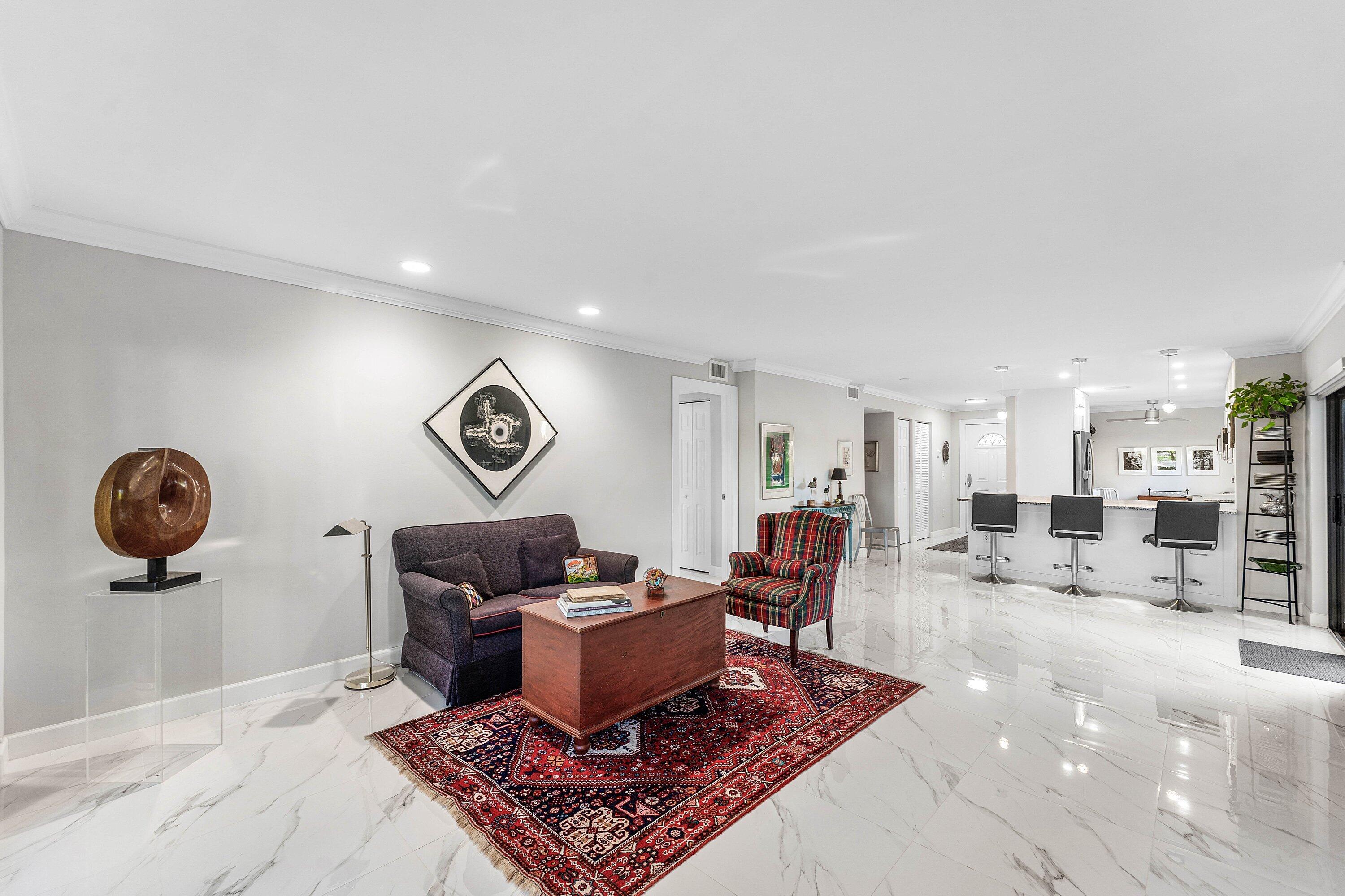 12 Stratford Drive E A