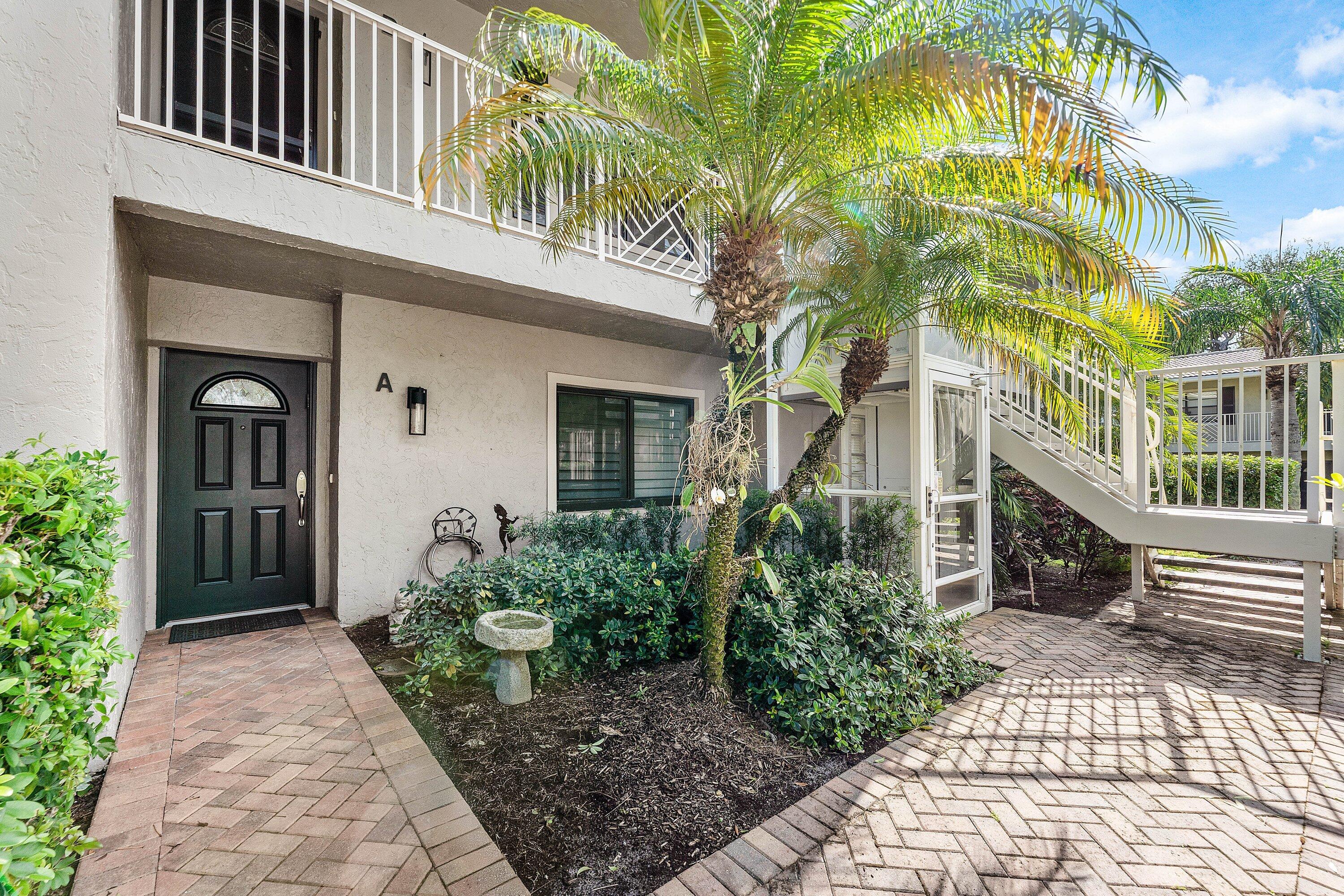 12 Stratford Drive E A