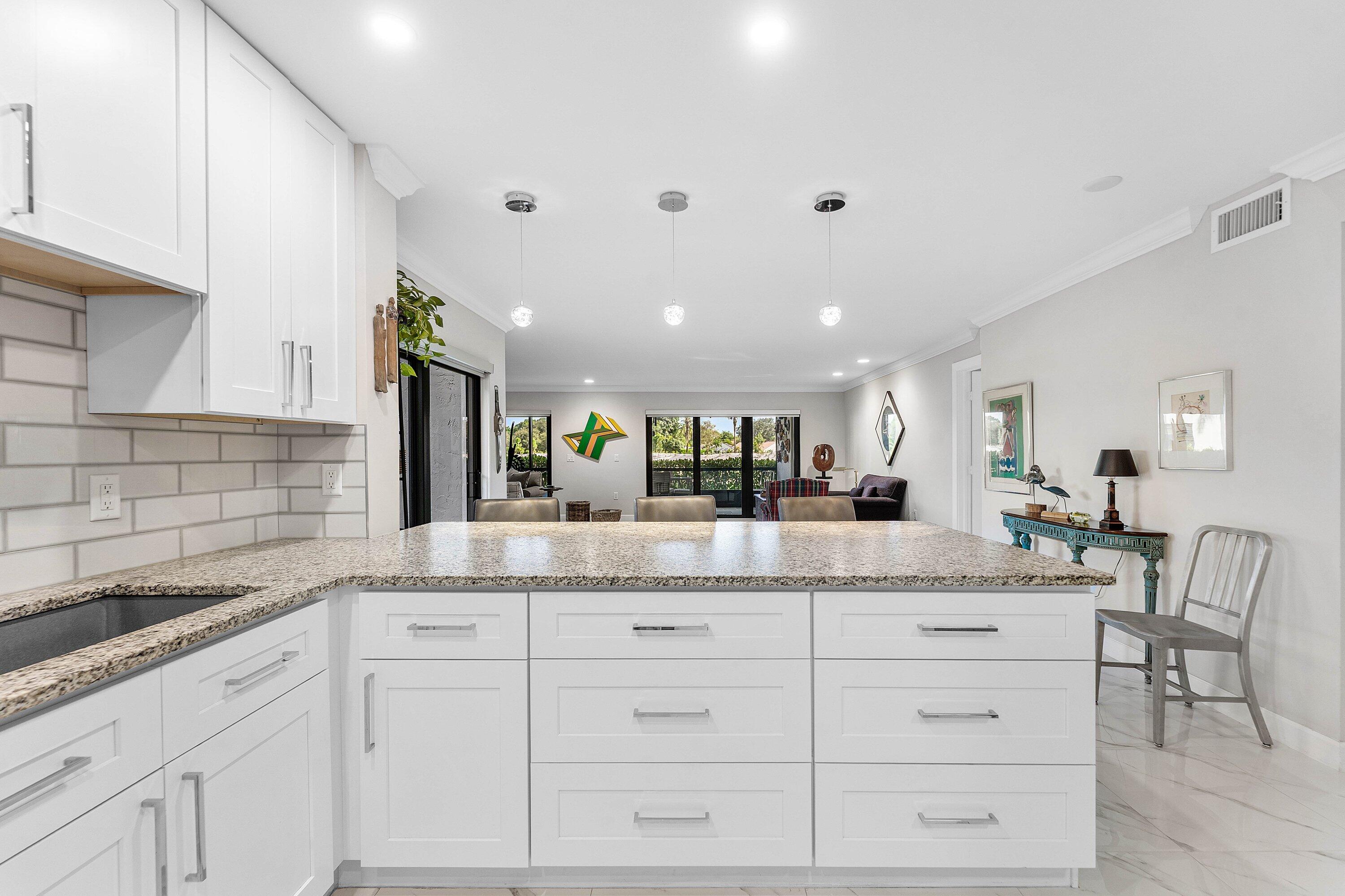 12 Stratford Drive E A