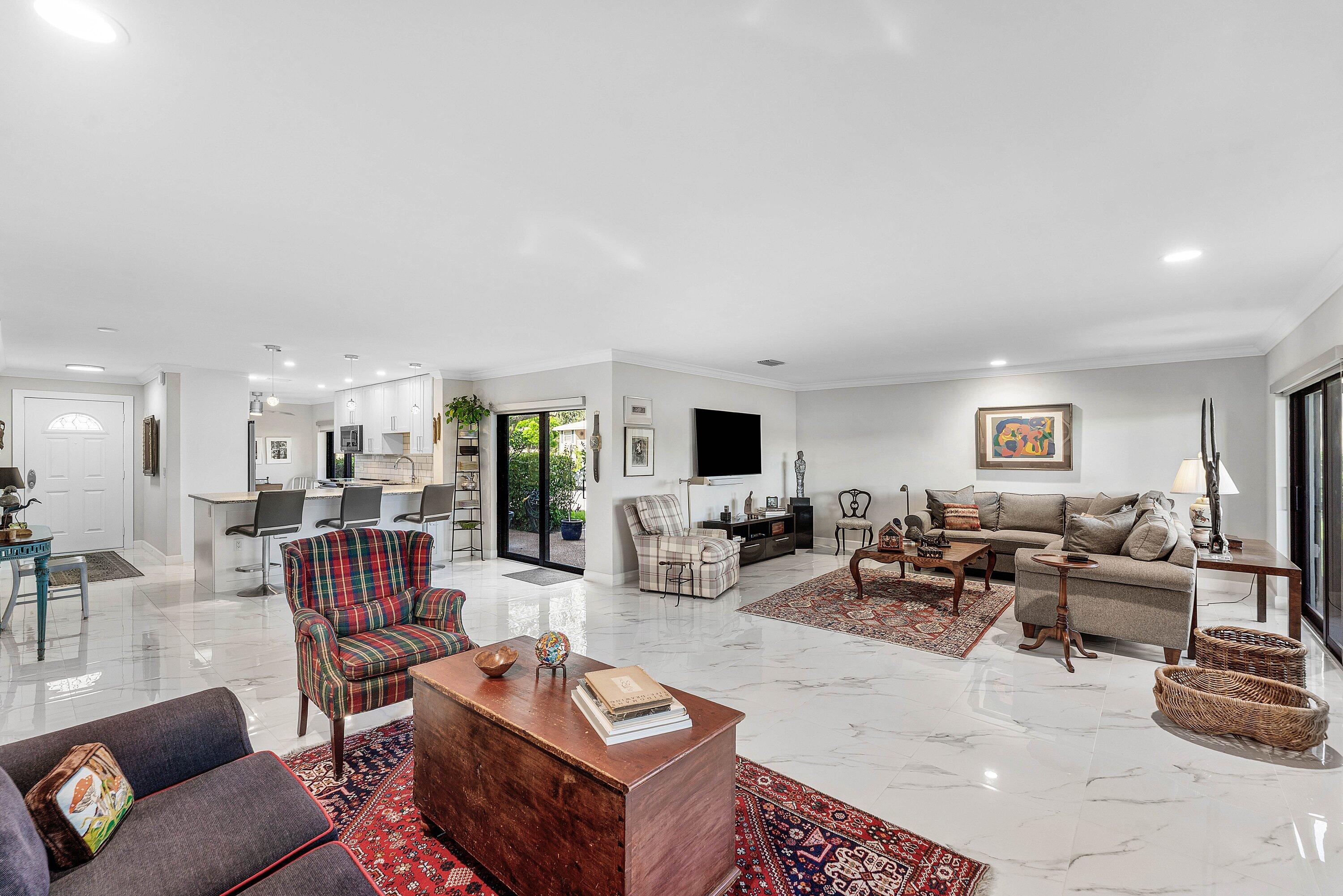 12 Stratford Drive E A