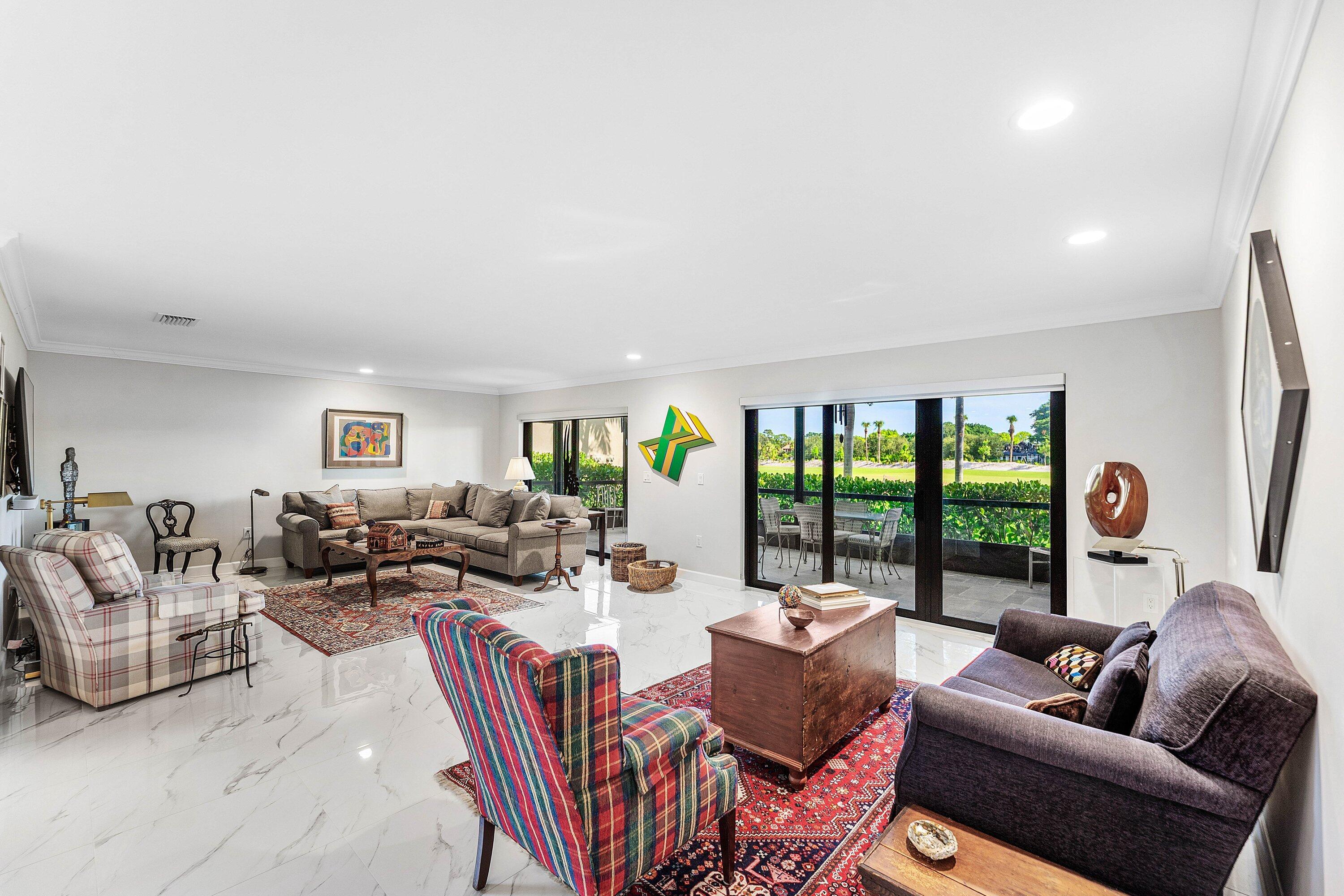 12 Stratford Drive E A