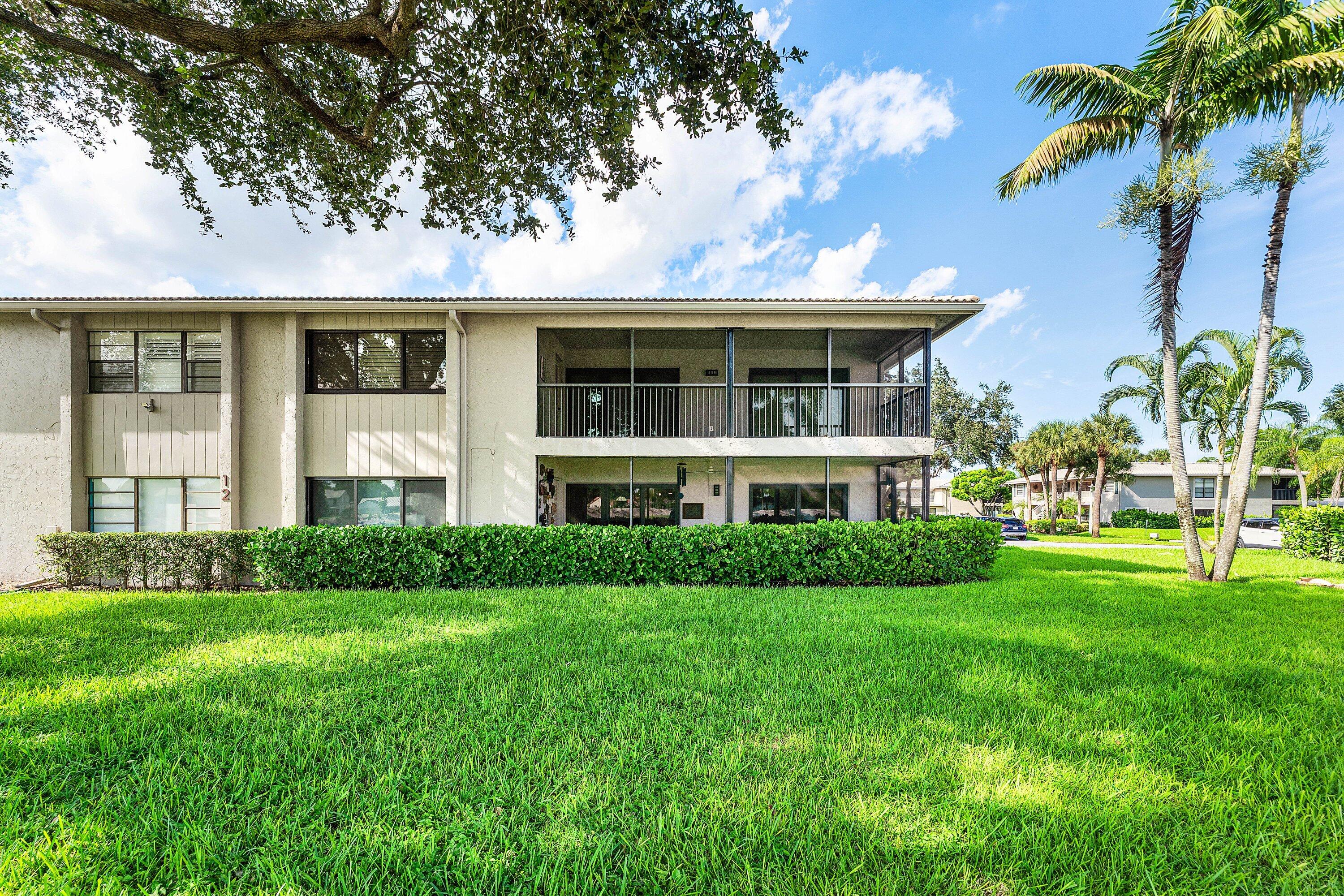 12 Stratford Drive E A