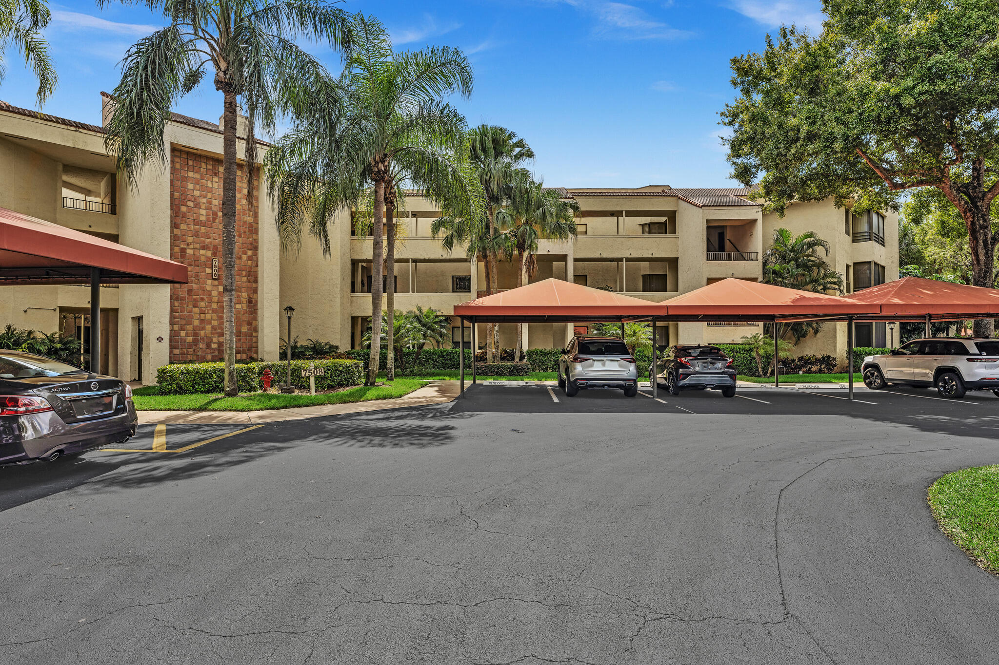 7508 LA PAZ Boulevard 204