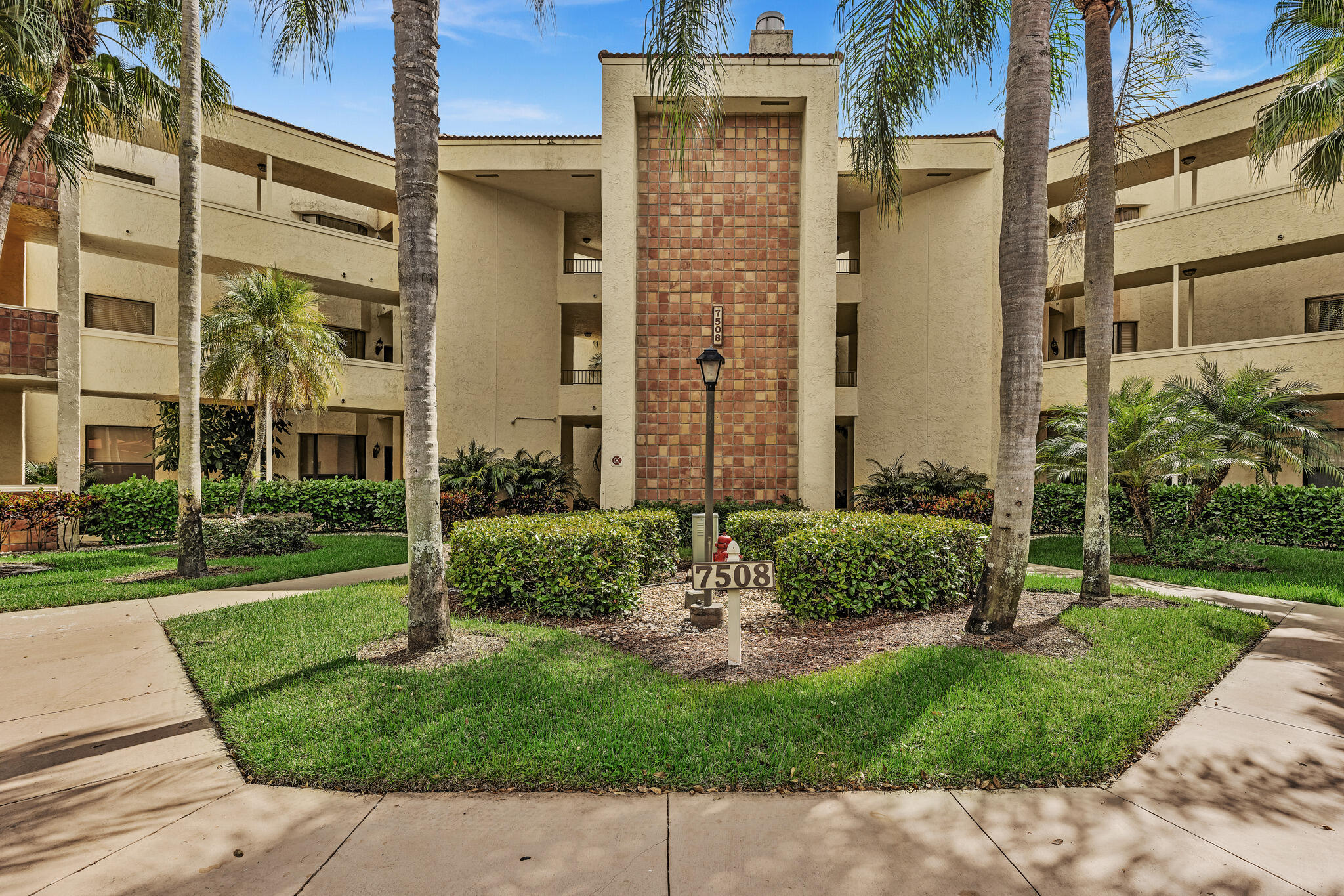 7508 LA PAZ Boulevard 204