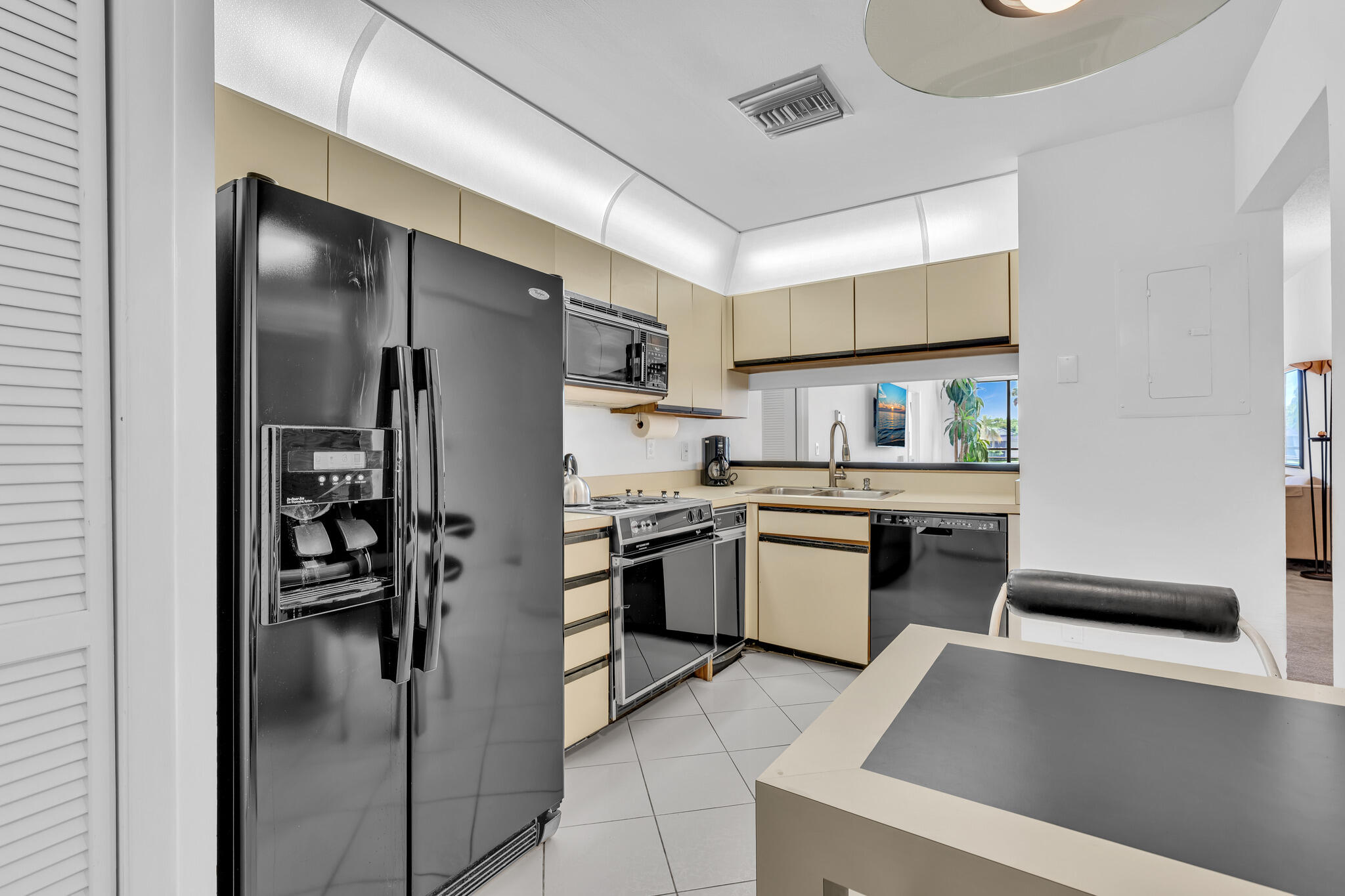 7508 LA PAZ Boulevard 204