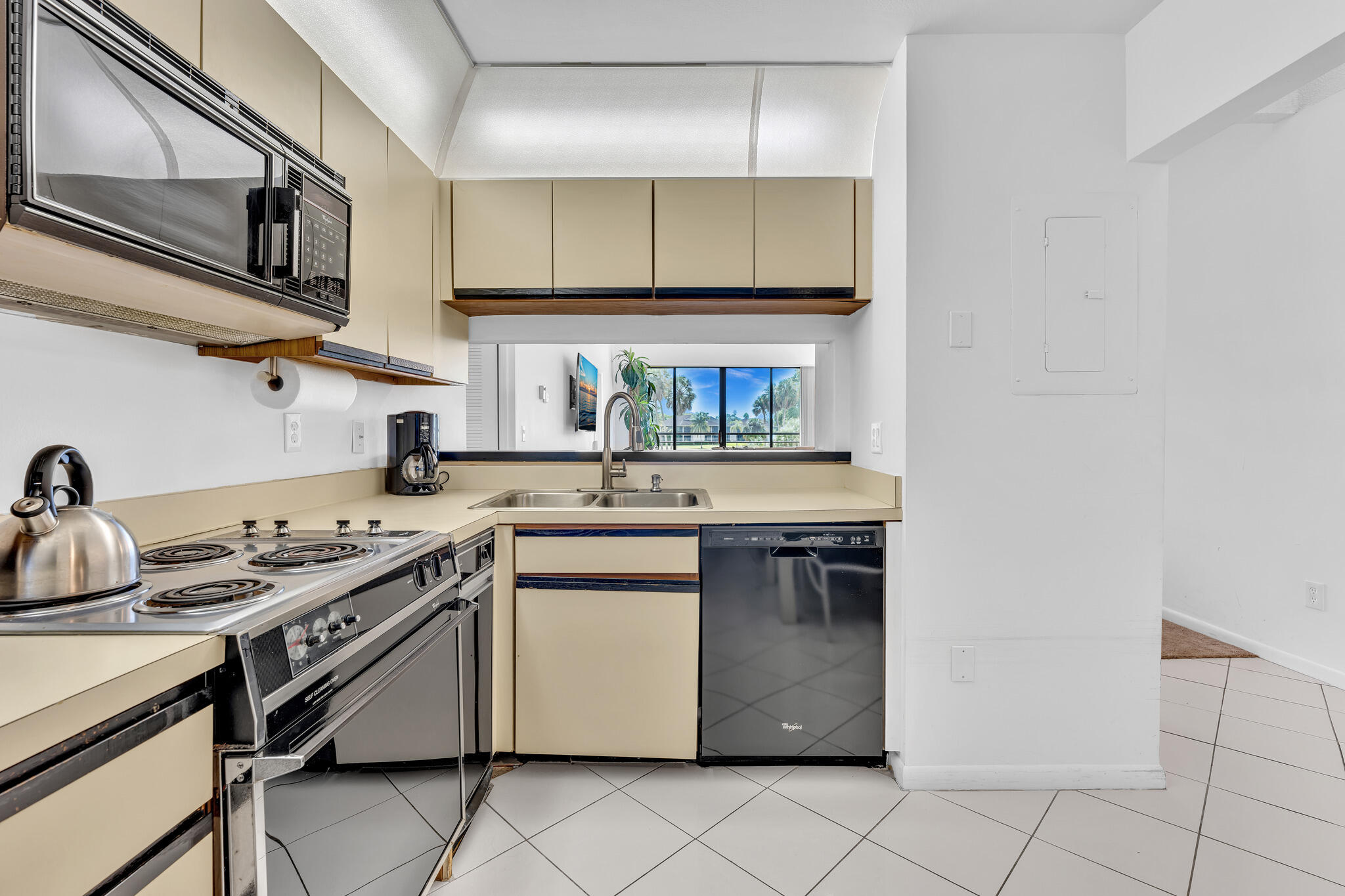 7508 LA PAZ Boulevard 204