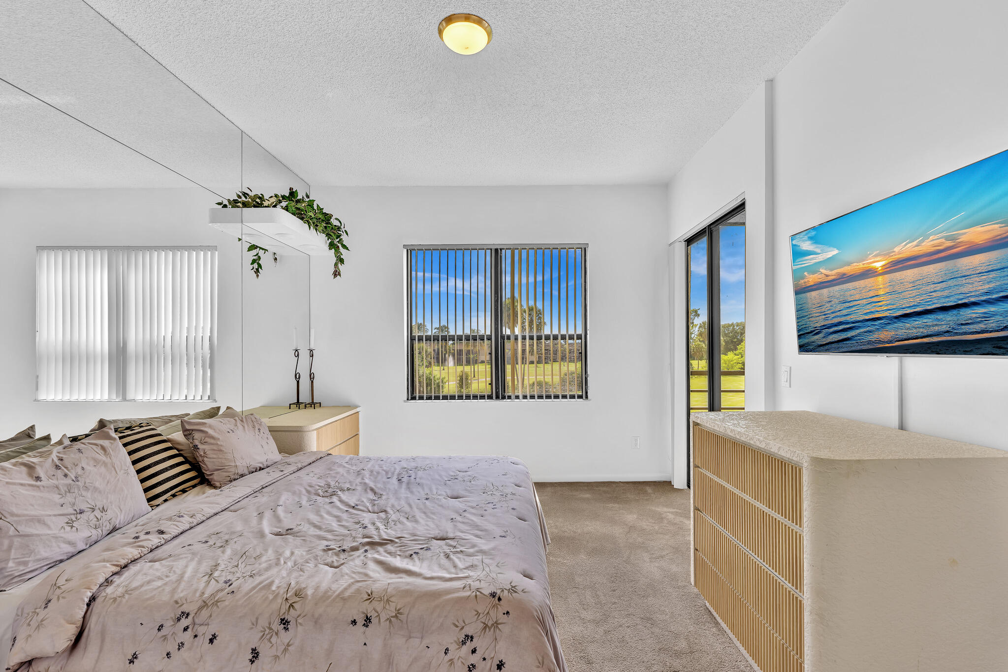 7508 LA PAZ Boulevard 204