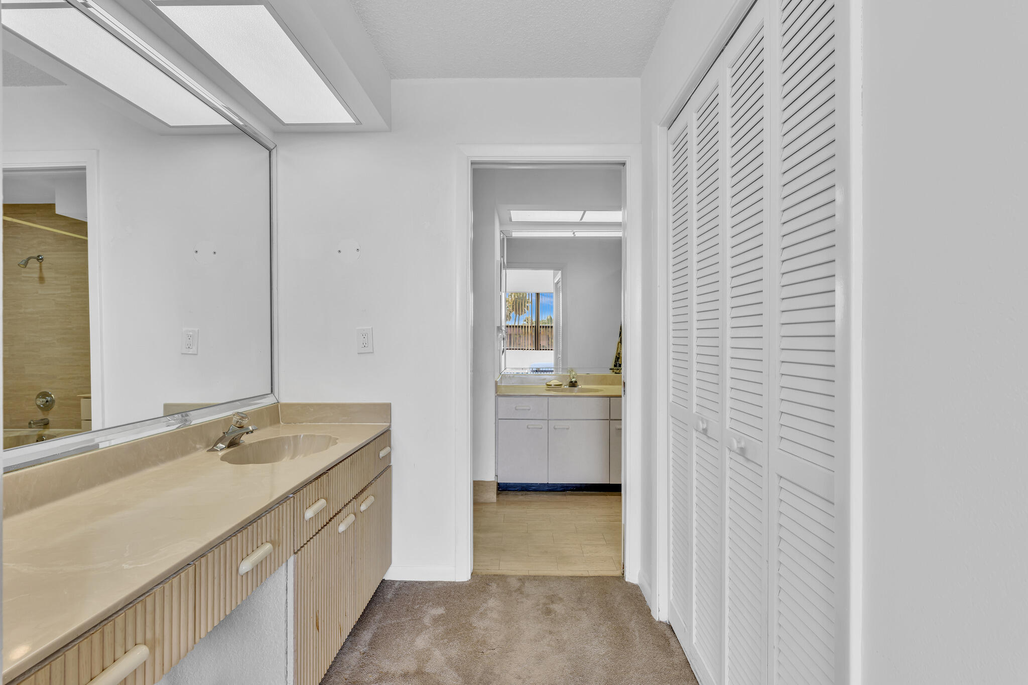 7508 LA PAZ Boulevard 204