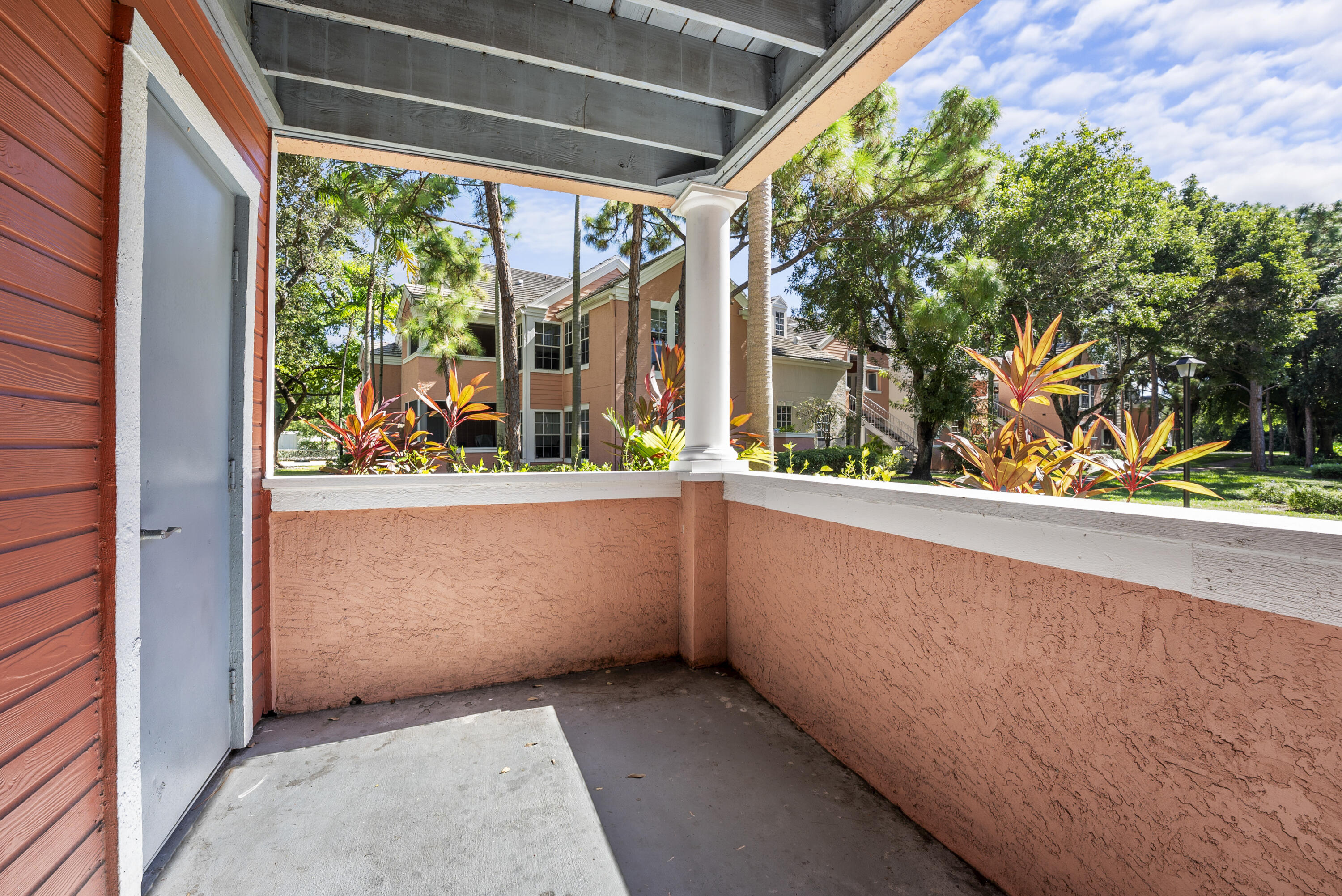 1001 CRYSTAL Way O