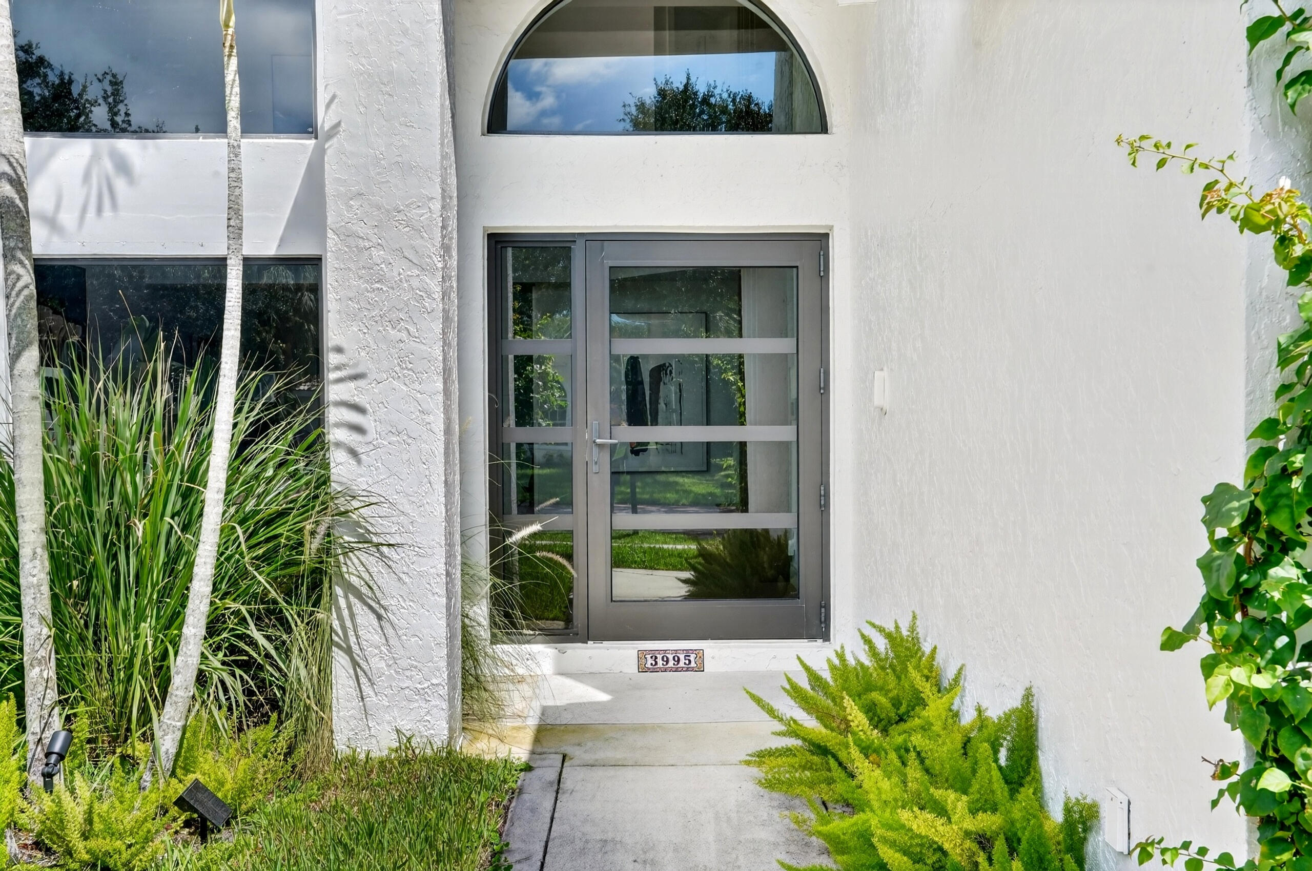 3995 Laurelwood Lane