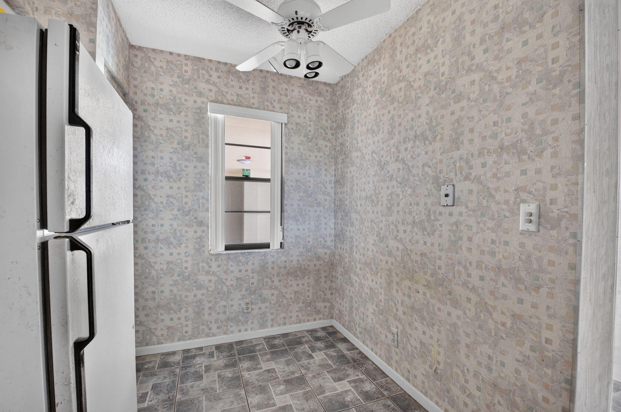 7260 KINGHURST Drive 404