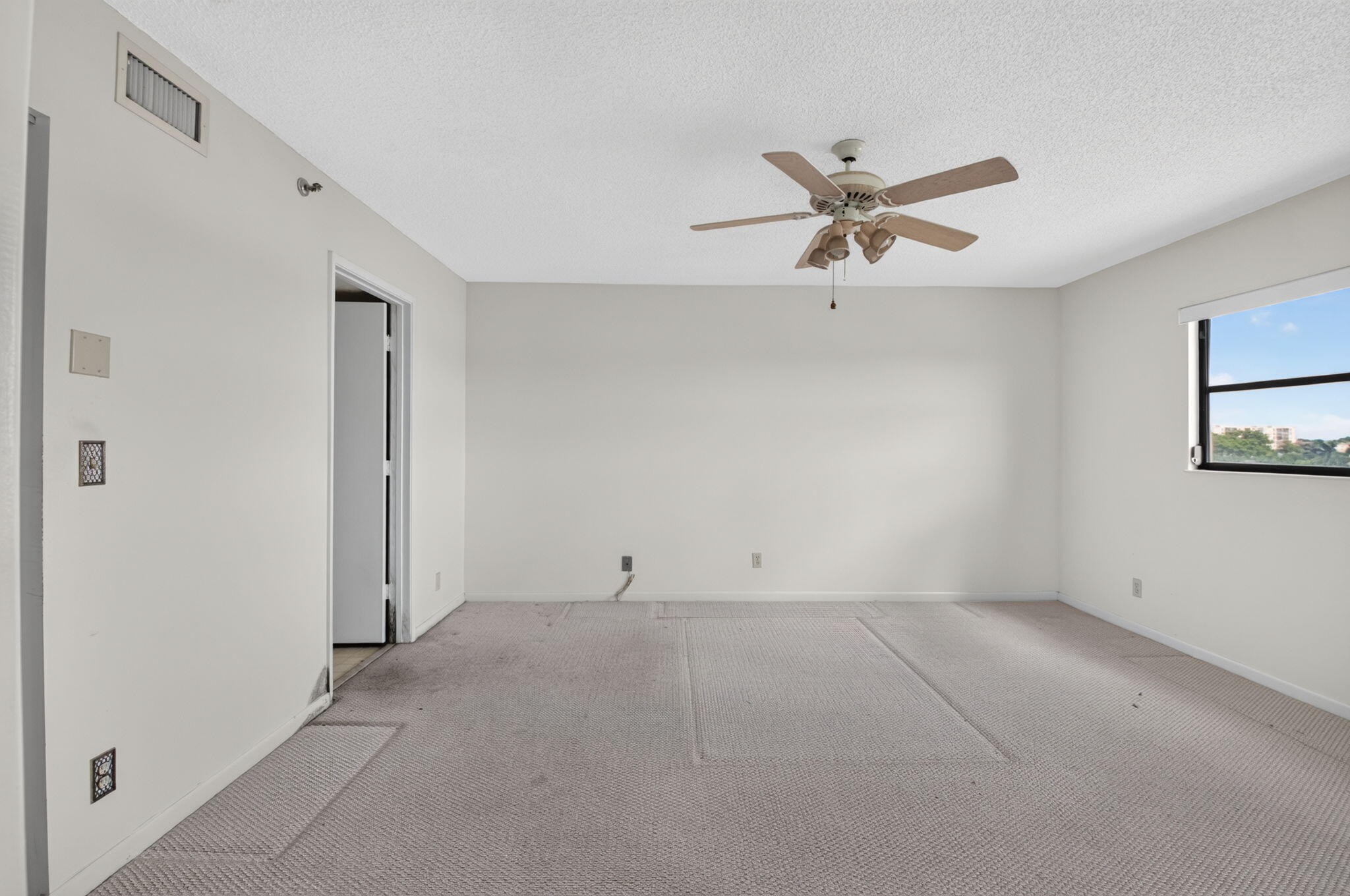 7260 KINGHURST Drive 404