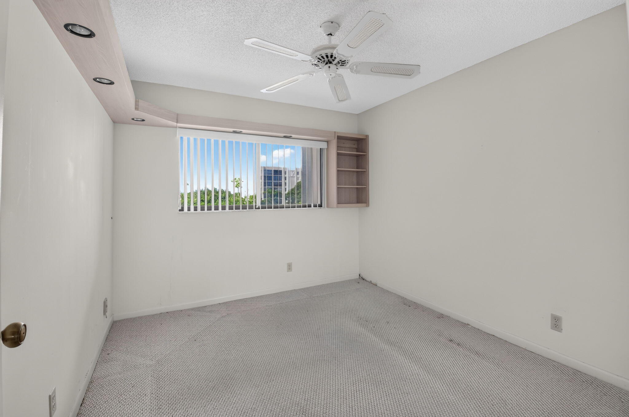 7260 KINGHURST Drive 404