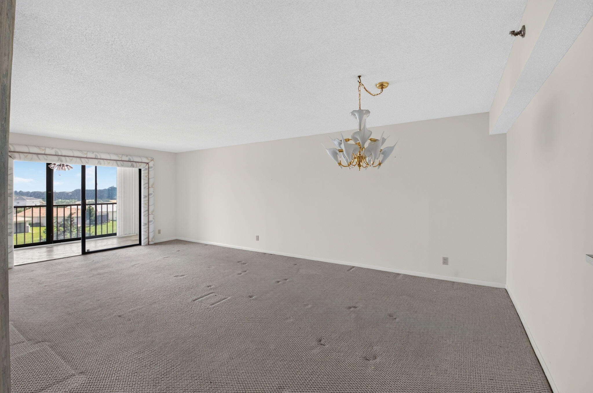 7260 KINGHURST Drive 404