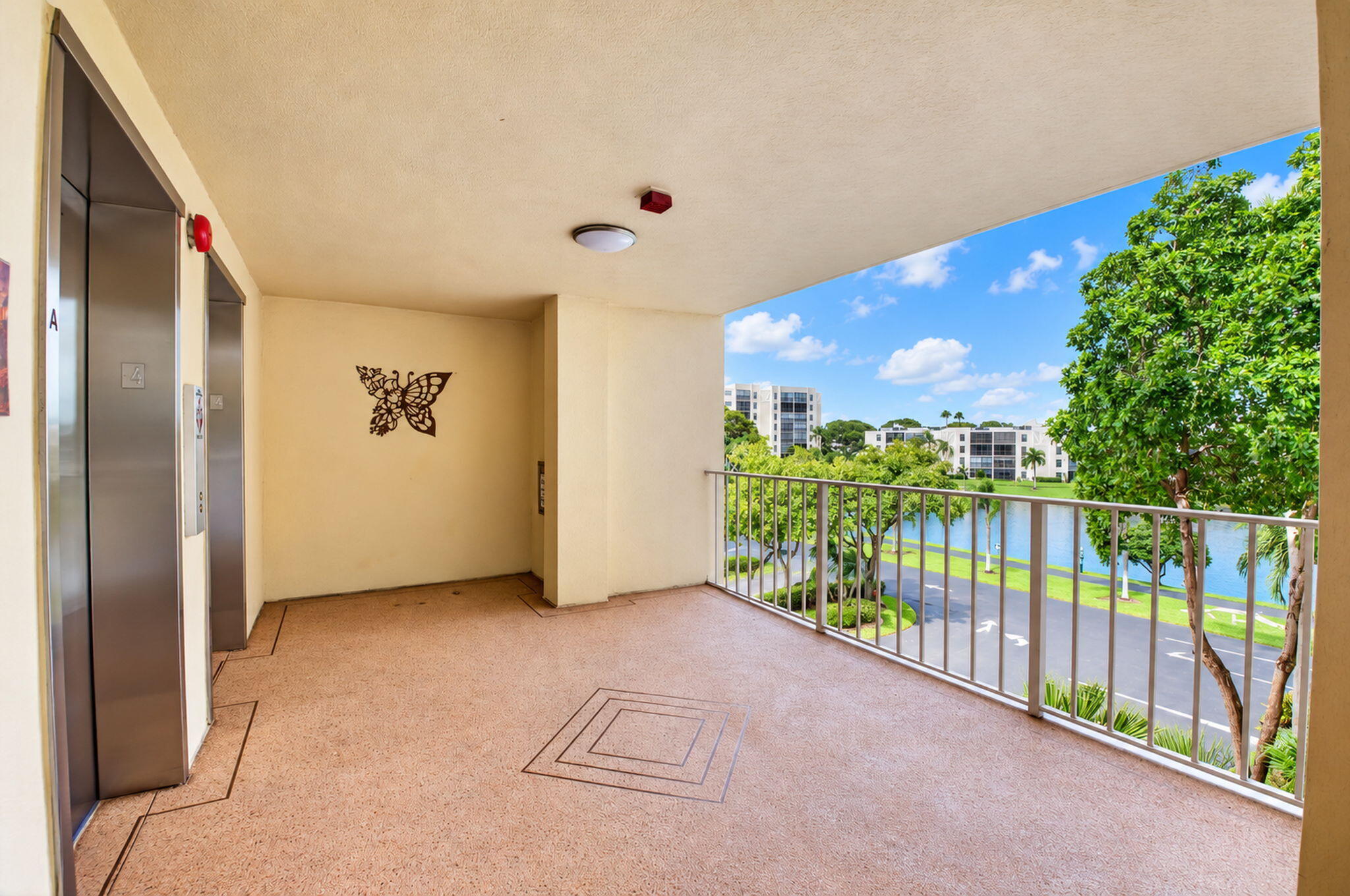 7260 KINGHURST Drive 404
