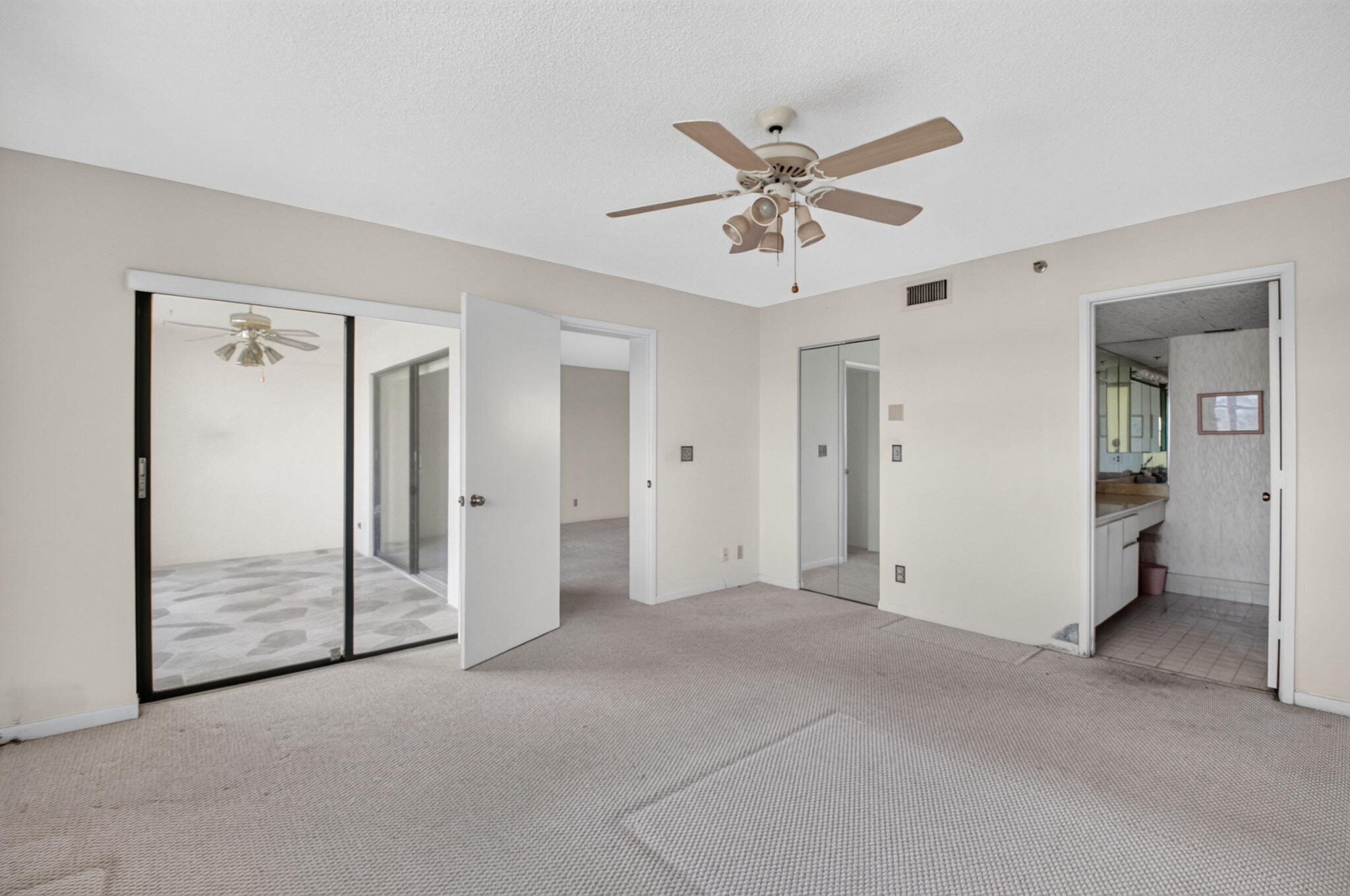 7260 KINGHURST Drive 404