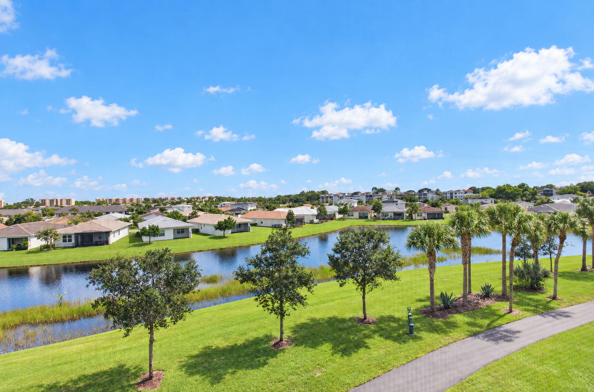 7260 KINGHURST Drive 404