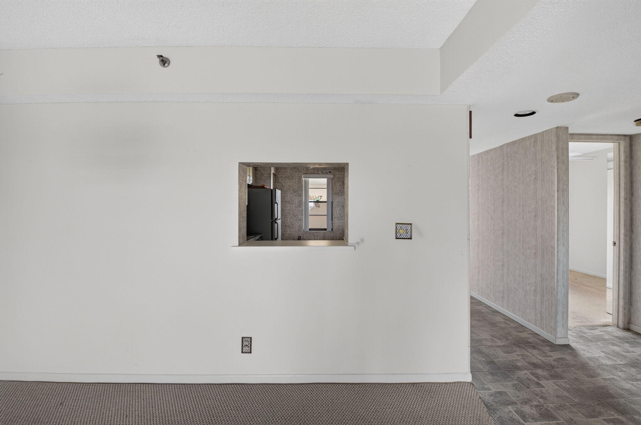 7260 KINGHURST Drive 404