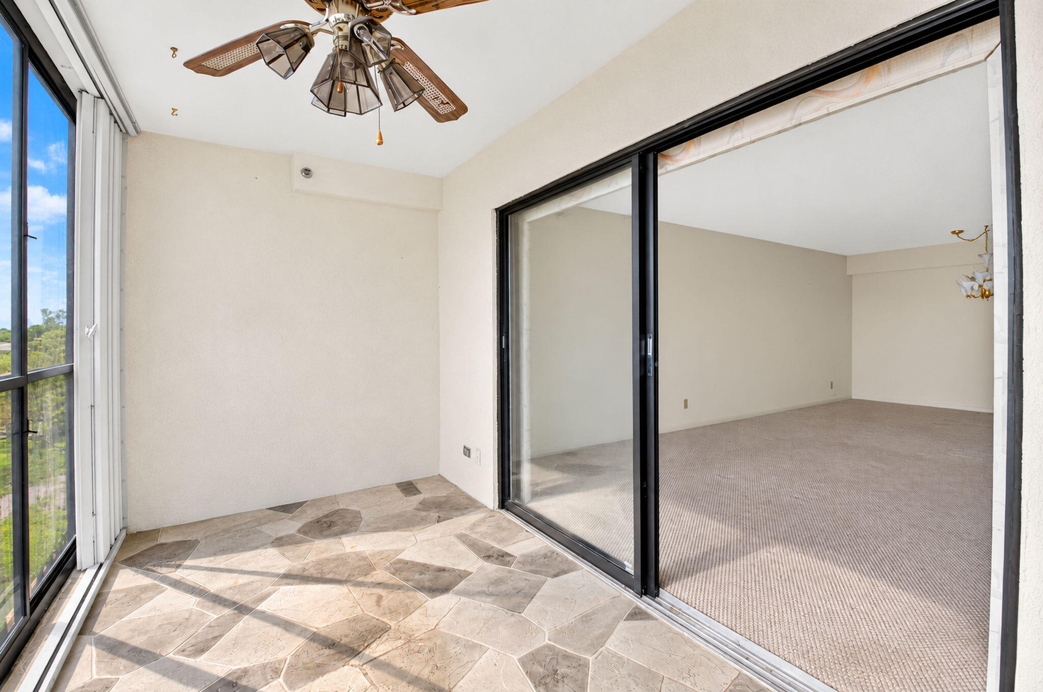 7260 KINGHURST Drive 404