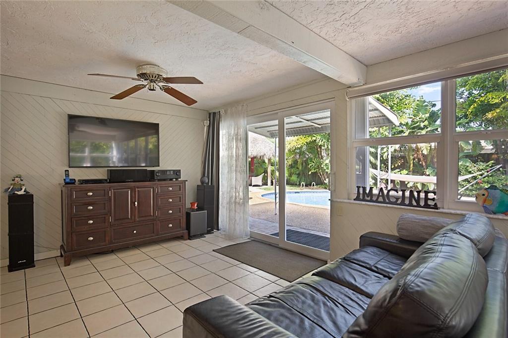 2121 NE 34TH CT
