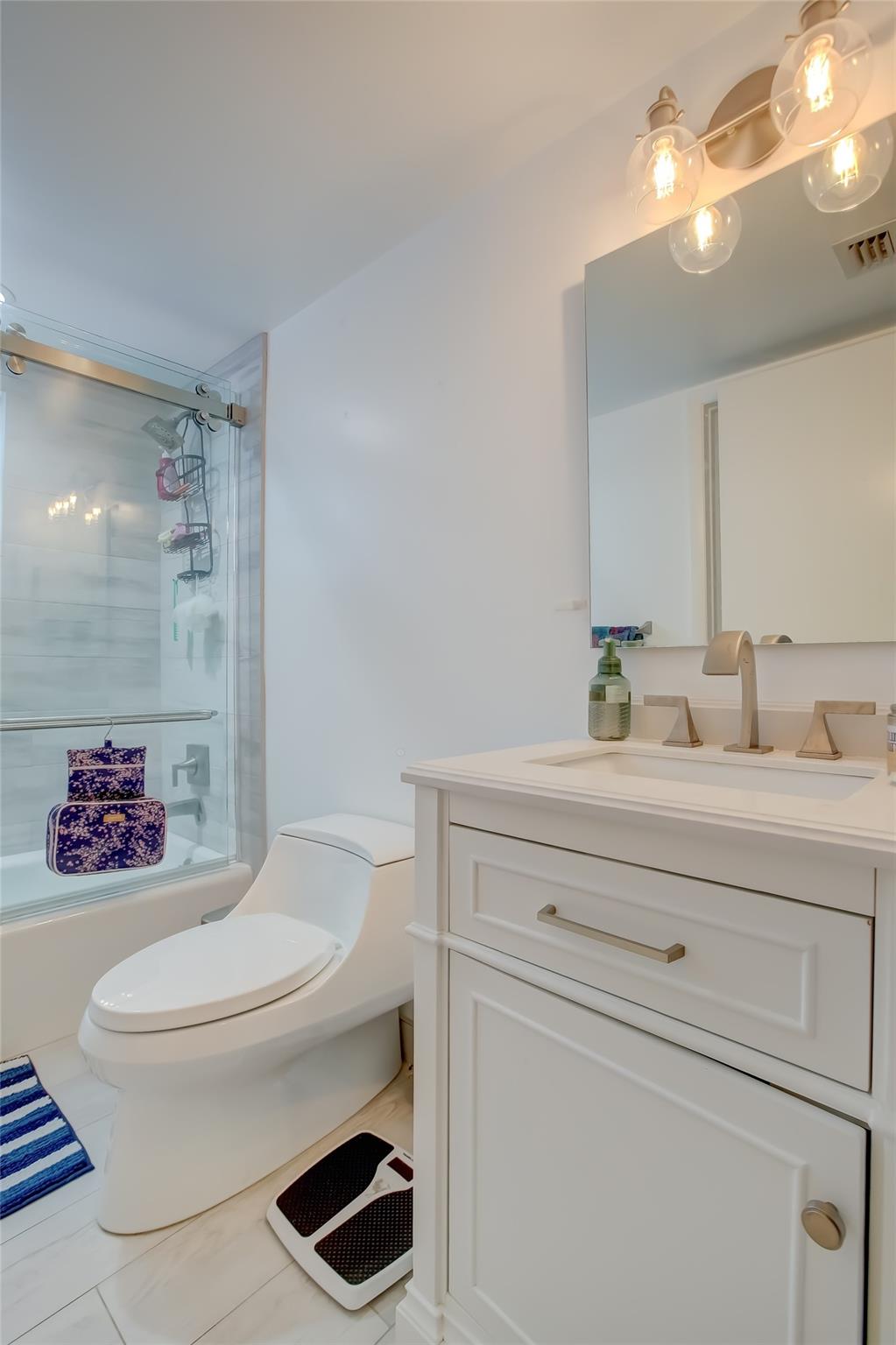 401 SE 10th St Unit: 107