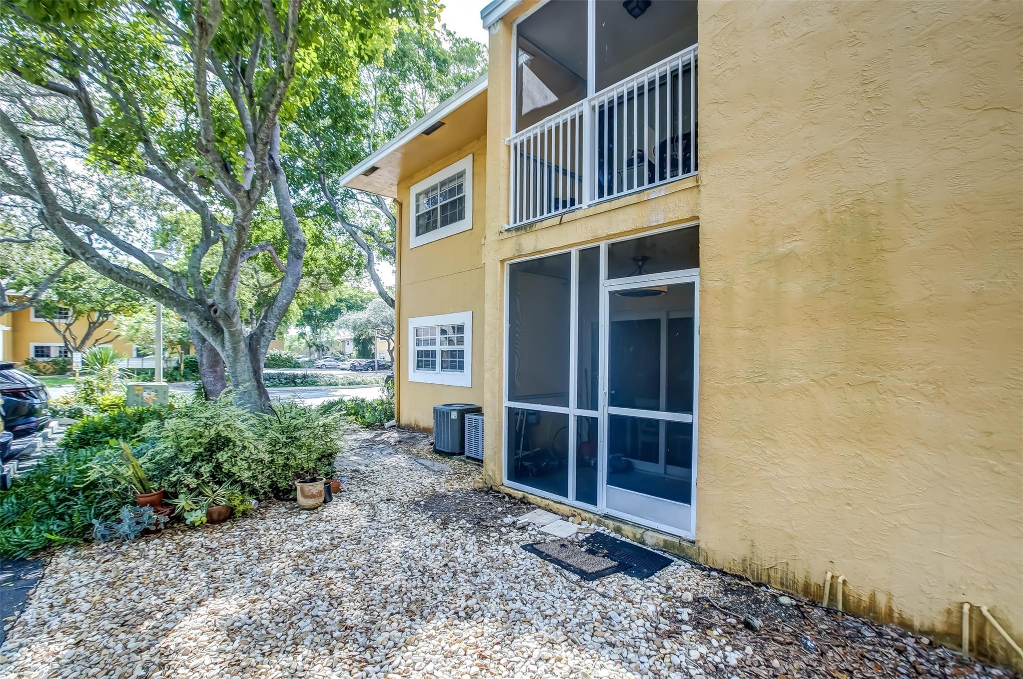 401 SE 10th St Unit: 107