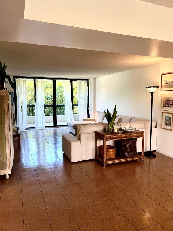 277 N Ocean Boulevard 303, Boca Raton Unit: 303