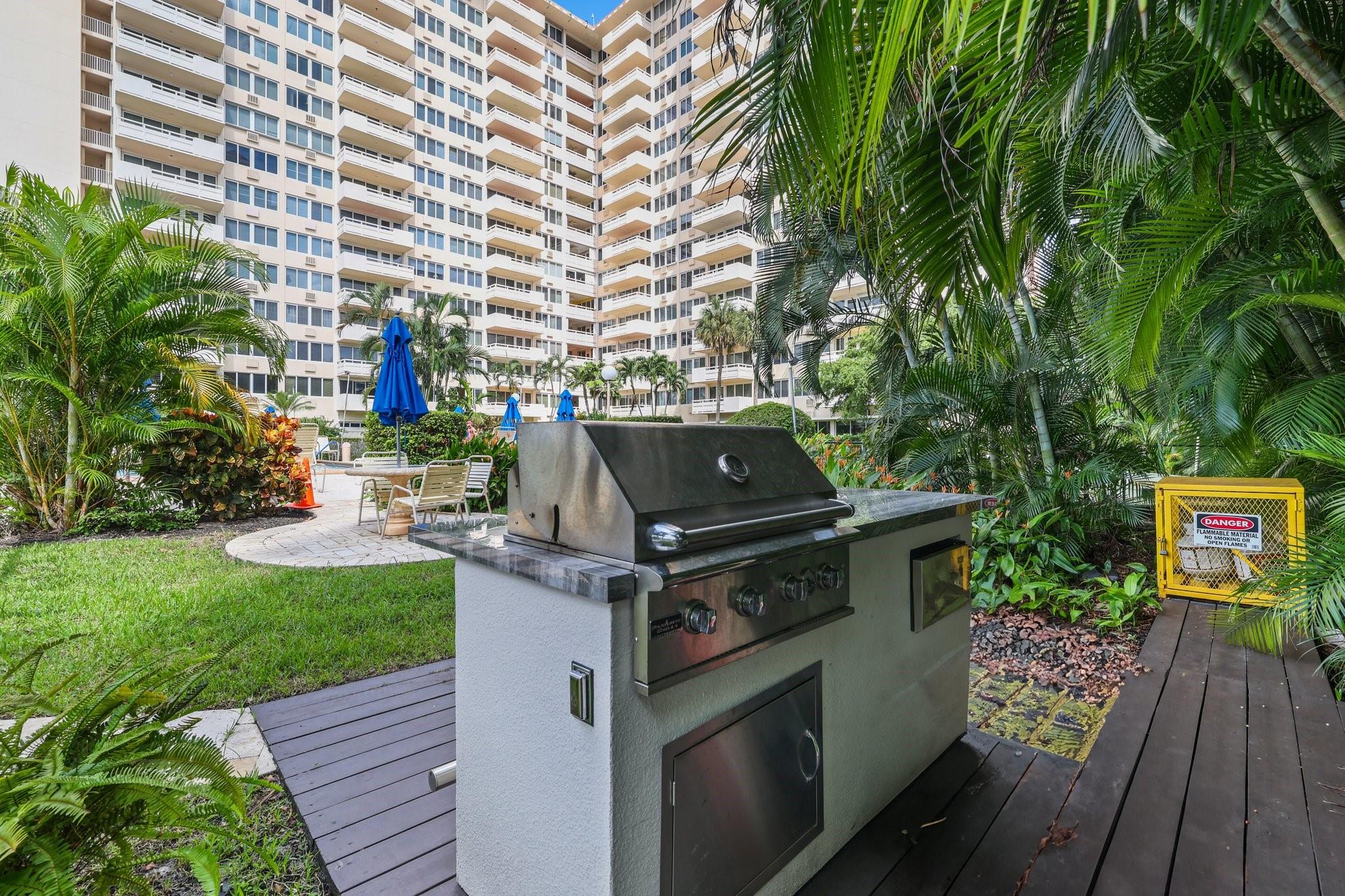 3233 NE 34th St Unit: 1512A