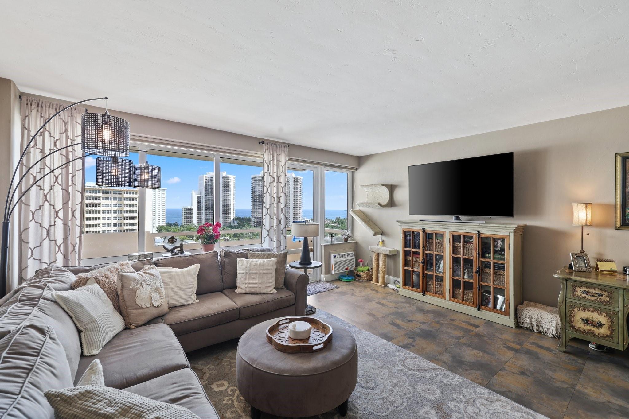 3233 NE 34th St Unit: 1512A