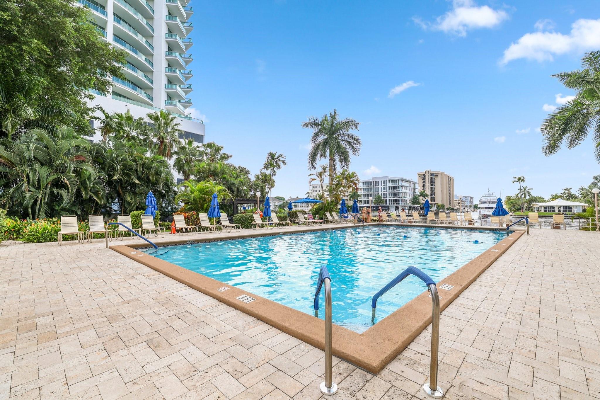 3233 NE 34th St Unit: 1512A