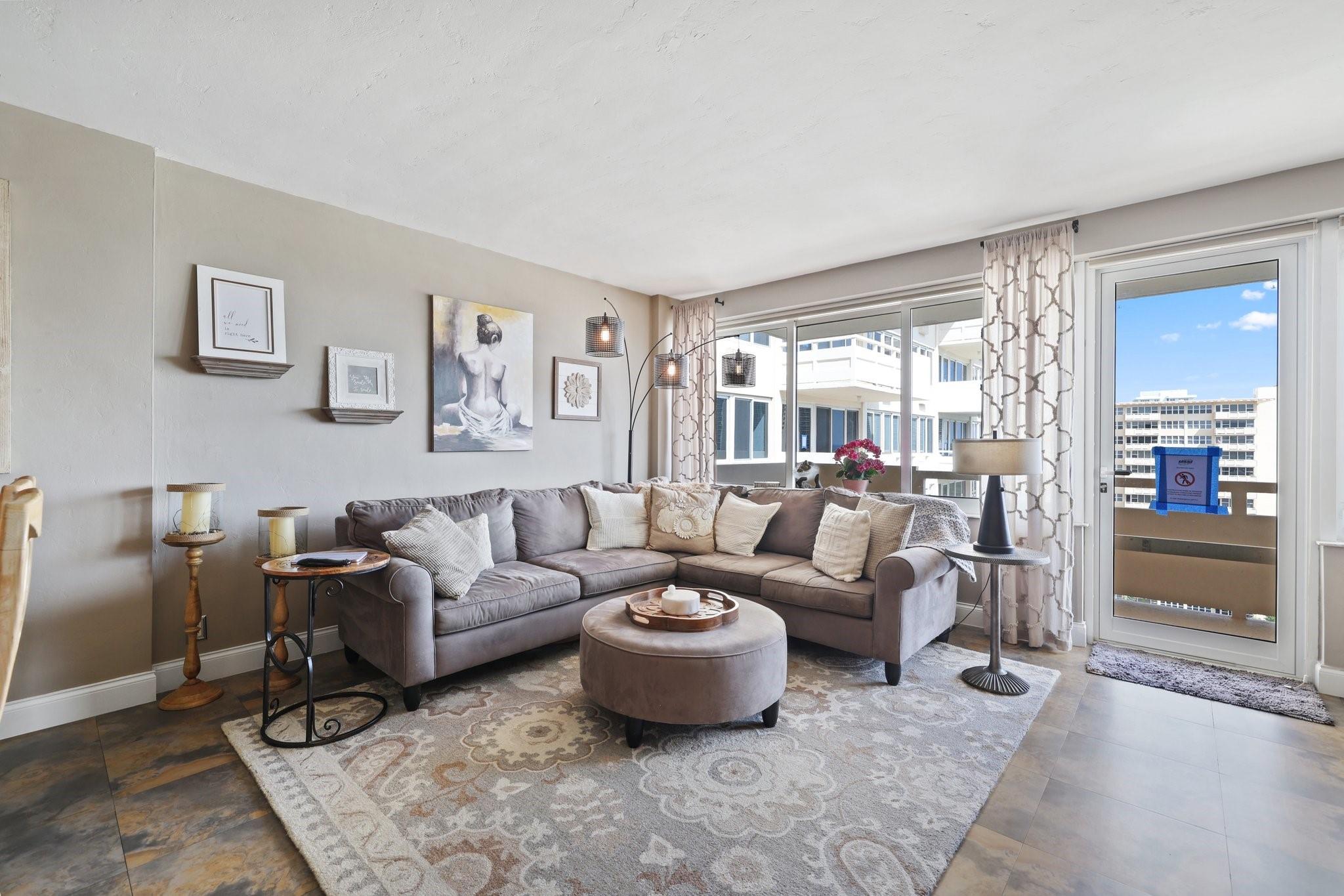 3233 NE 34th St Unit: 1512A