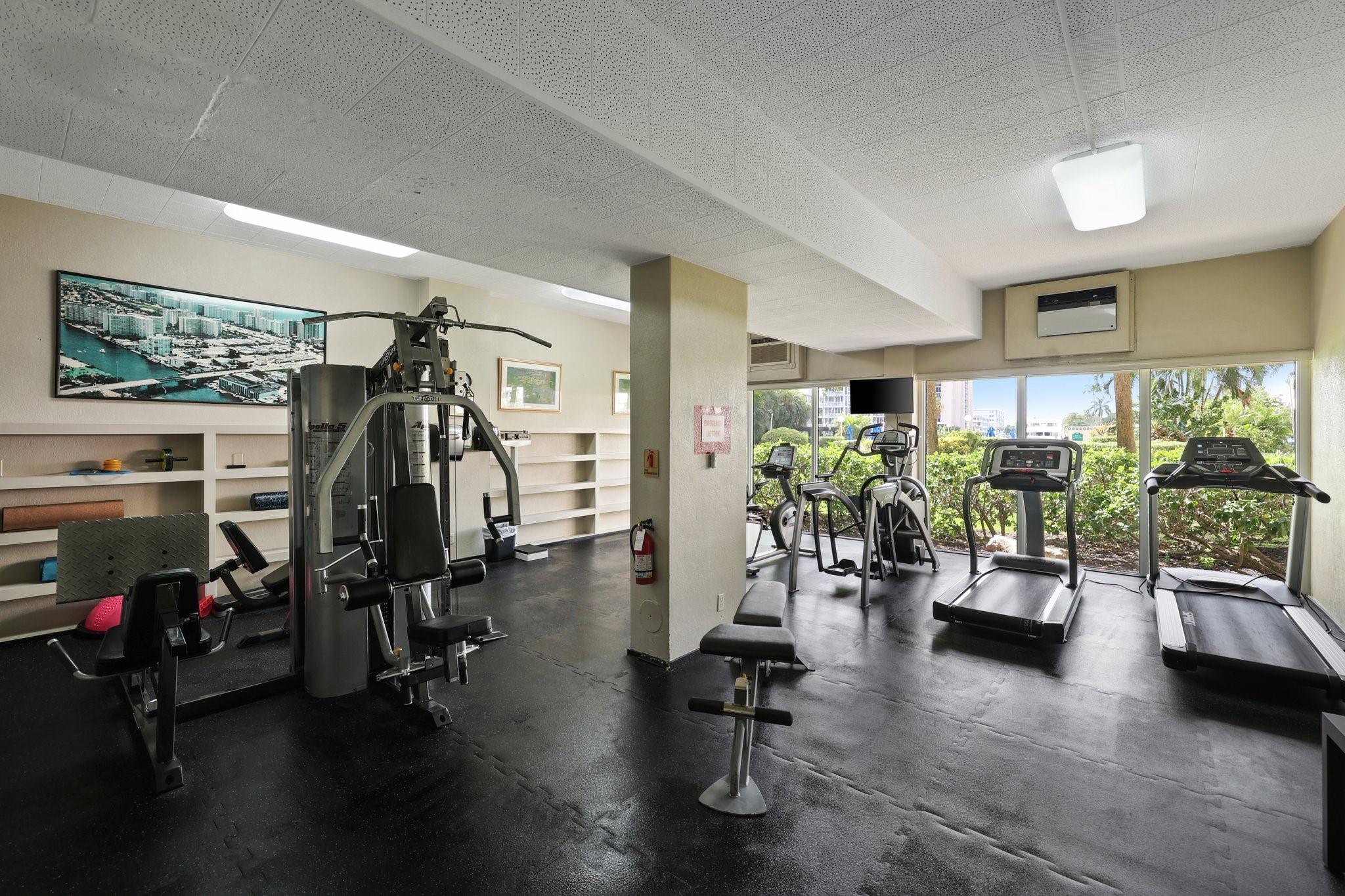 3233 NE 34th St Unit: 1512A