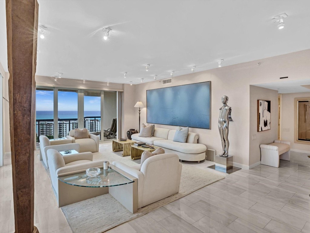 901 E Camino Real Ph-2B, Boca Raton Unit: Ph-2B