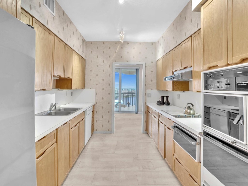 901 E Camino Real Ph-2B, Boca Raton Unit: Ph-2B