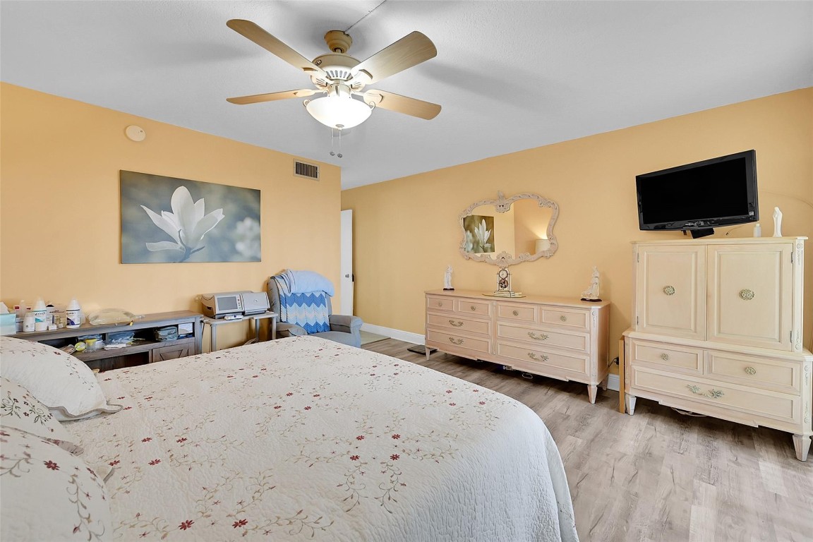 7300 Lake Circle Drive 306