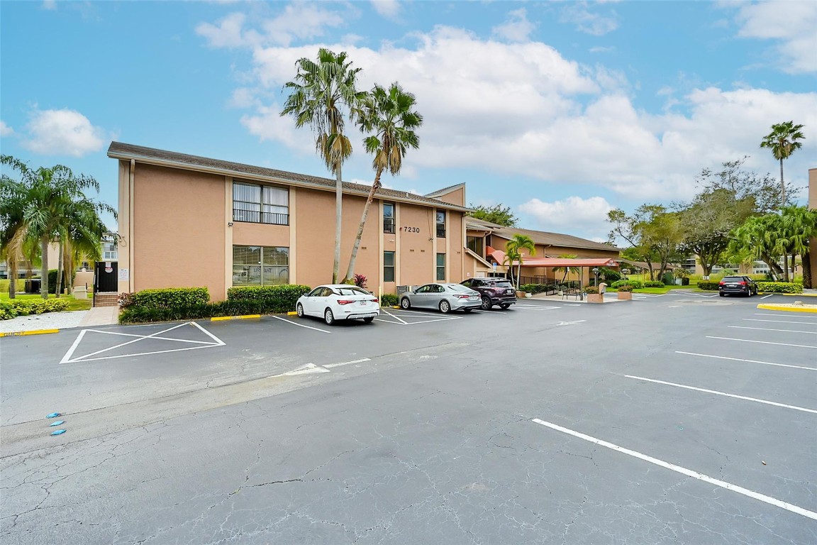 7300 Lake Circle Drive 306