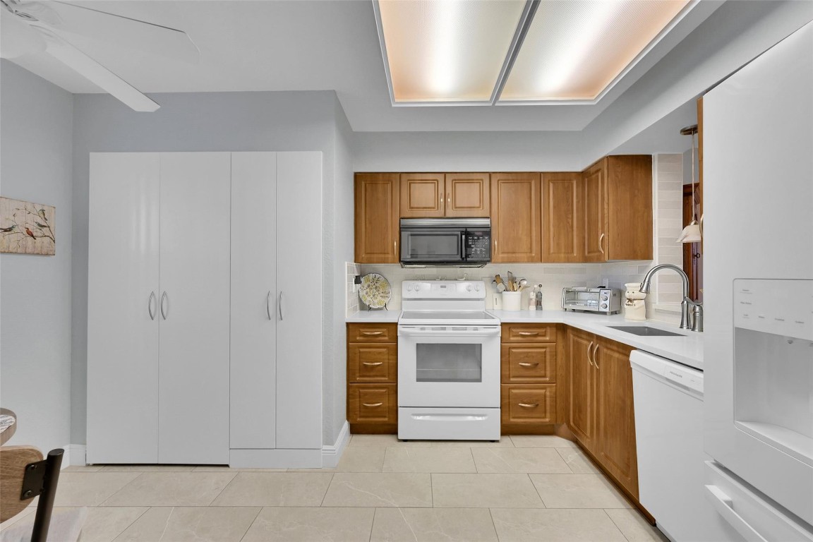 7300 Lake Circle Drive 306