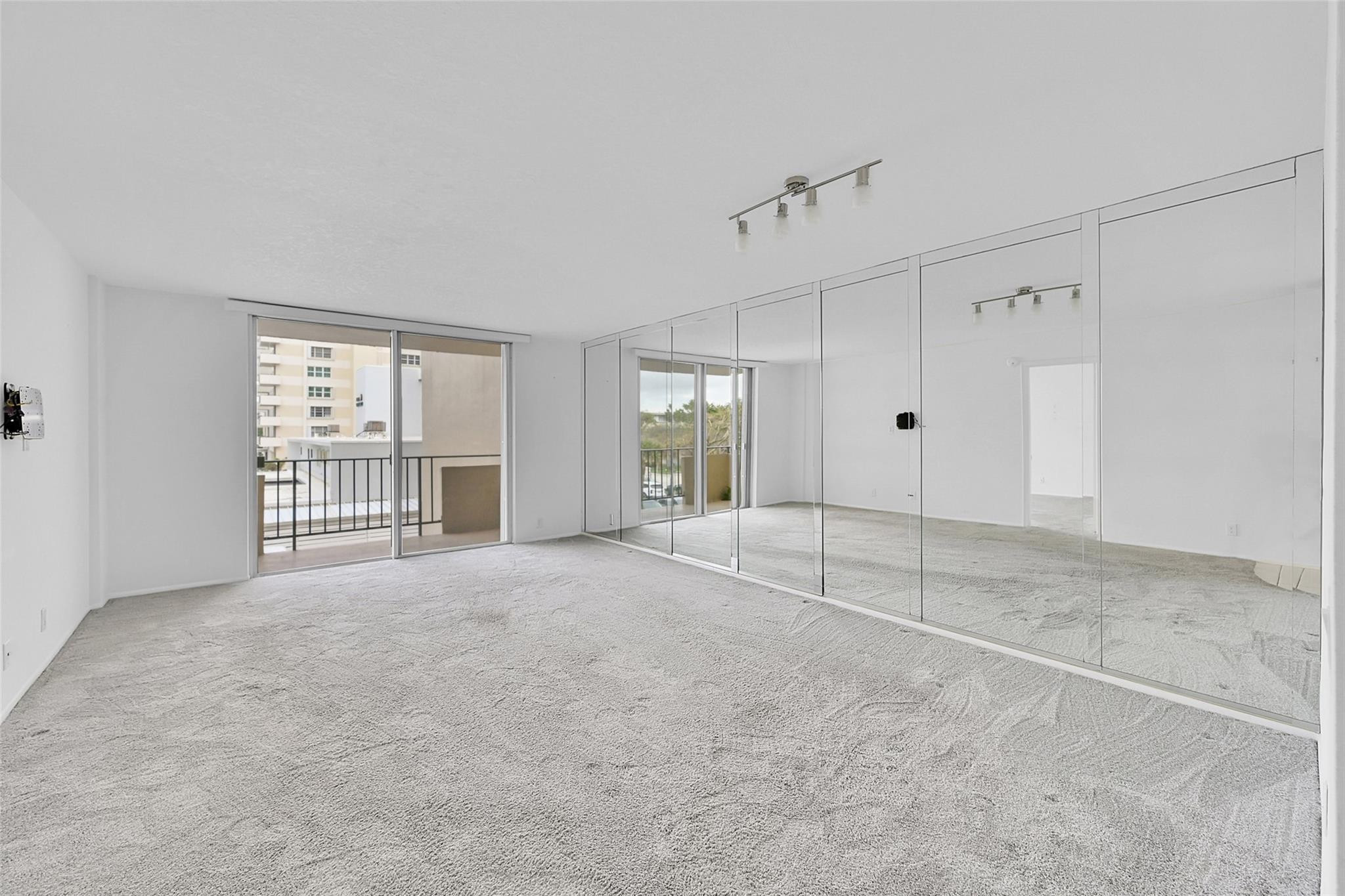 2000 S Ocean Boulevard 2P, Lauderdale-By-The-Sea Unit: 2P