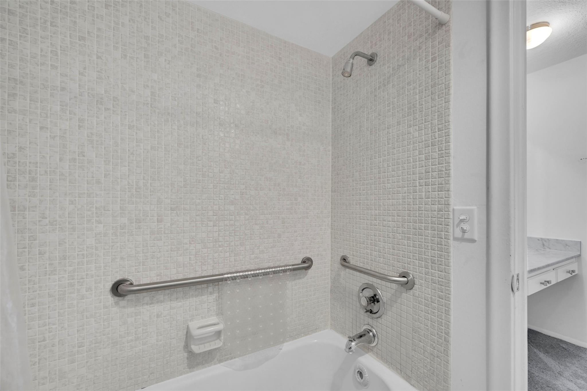 2000 S Ocean Boulevard 2P, Lauderdale-By-The-Sea Unit: 2P