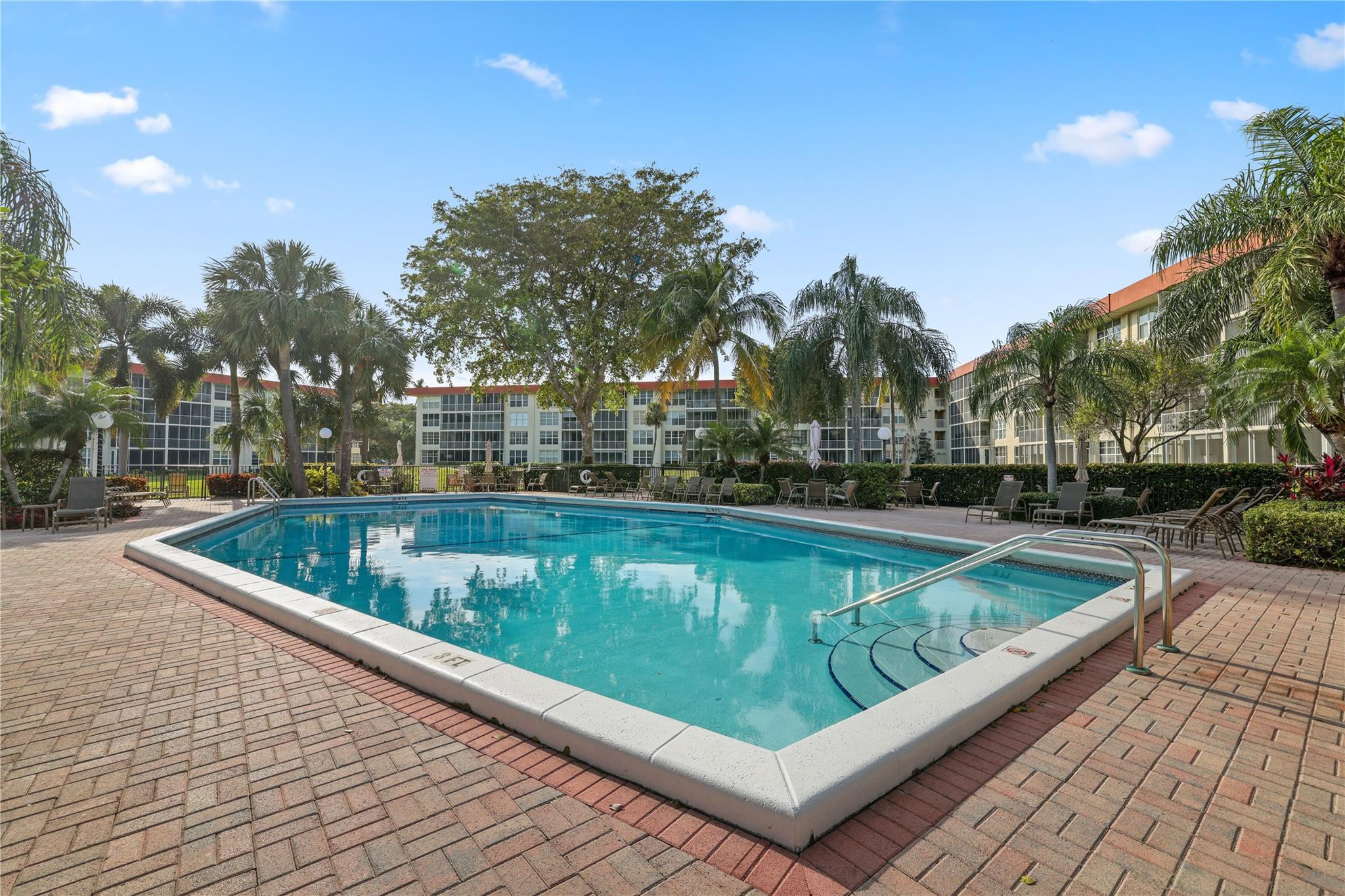 3100 NE 48th Ct 302