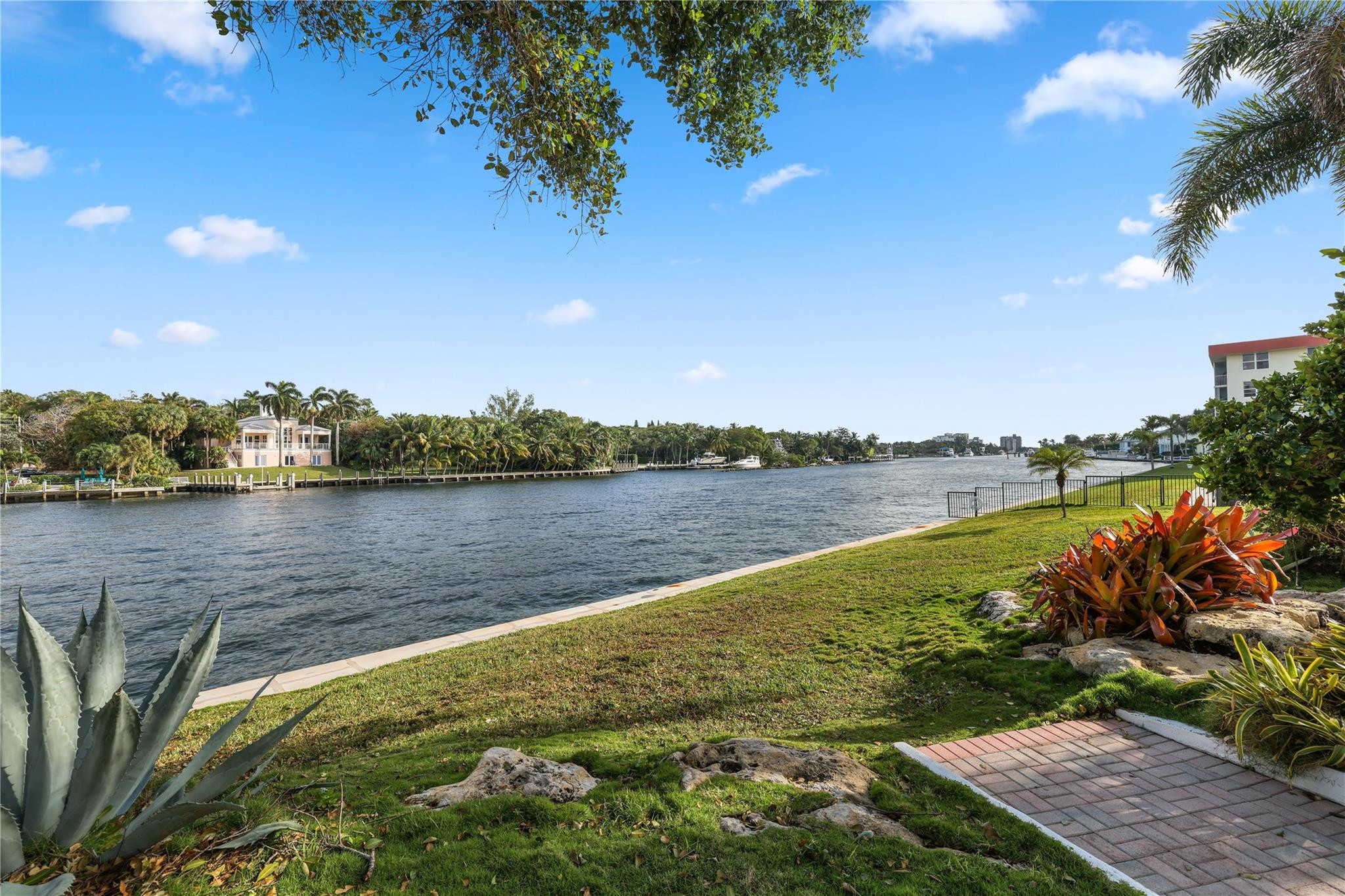 3100 NE 48th Ct 302