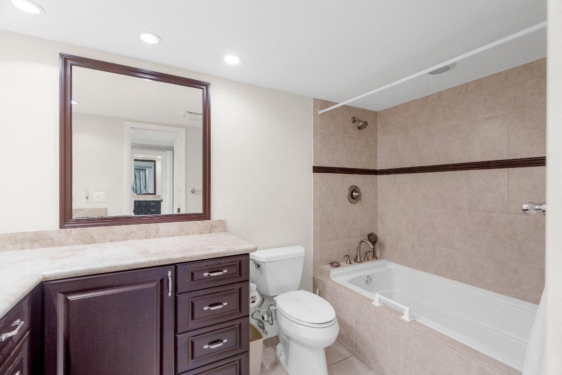 5687 Fairway Park Drive 101, Boynton Beach Unit: 101