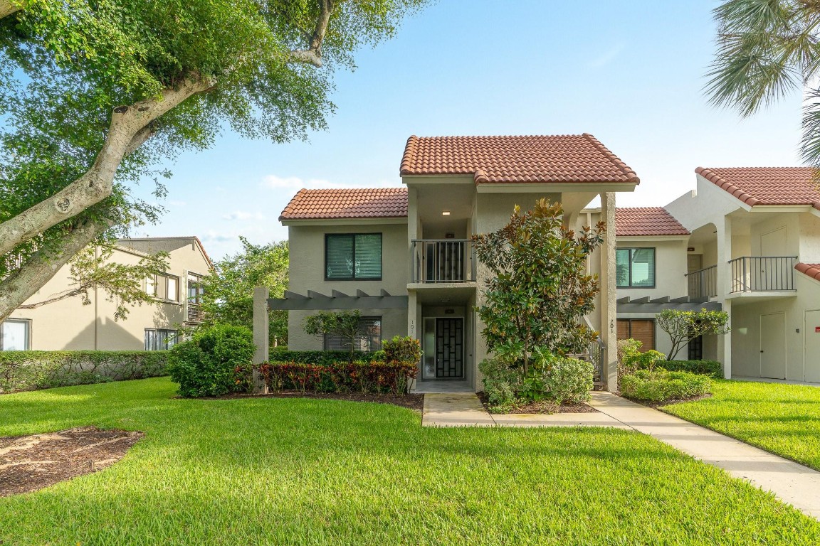 5687 Fairway Park Drive 101, Boynton Beach Unit: 101