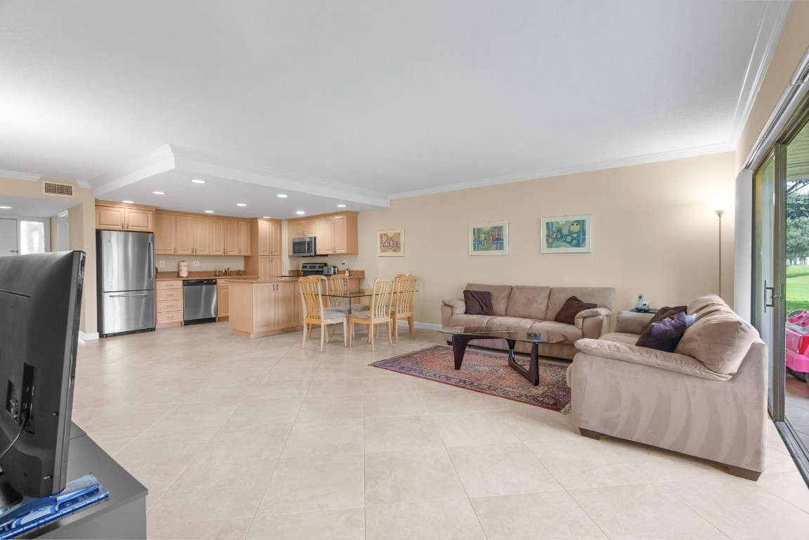 5687 Fairway Park Drive 101, Boynton Beach Unit: 101