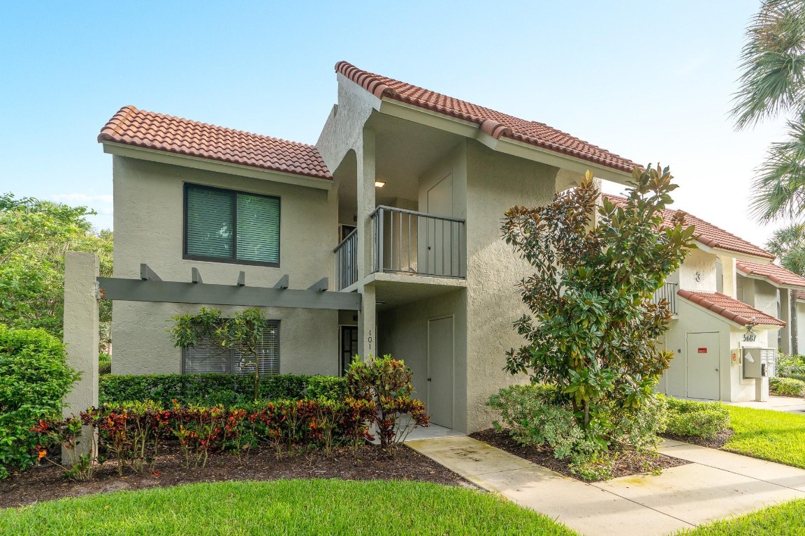 5687 Fairway Park Drive 101, Boynton Beach Unit: 101