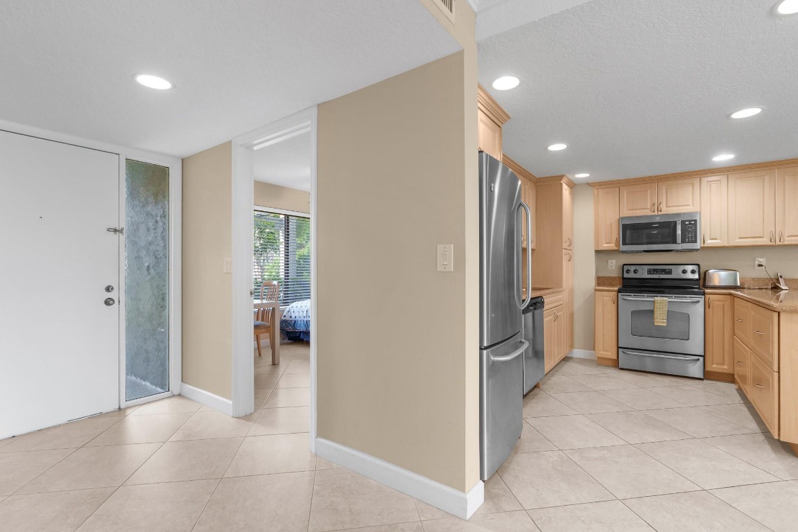 5687 Fairway Park Drive 101, Boynton Beach Unit: 101